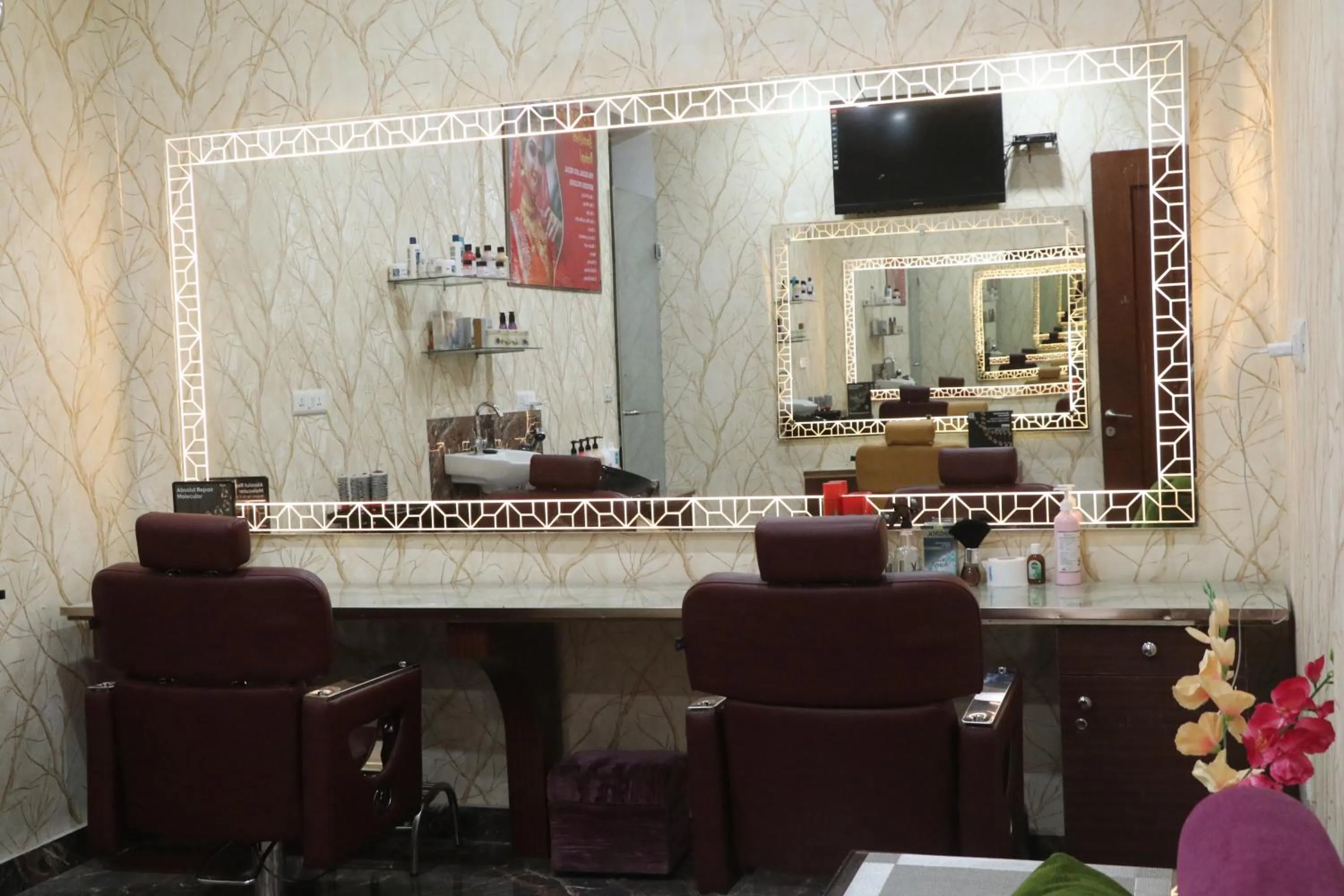 hair dresser in SkyCity Hotel Gurgaon