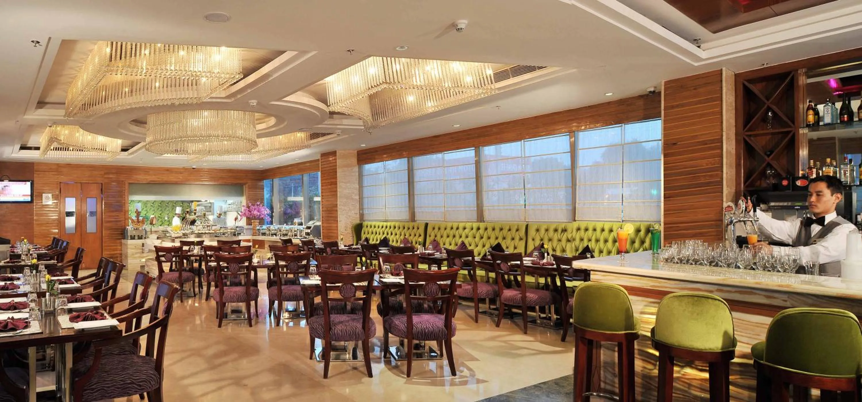 Restaurant/places to eat in SkyCity Hotel Gurgaon