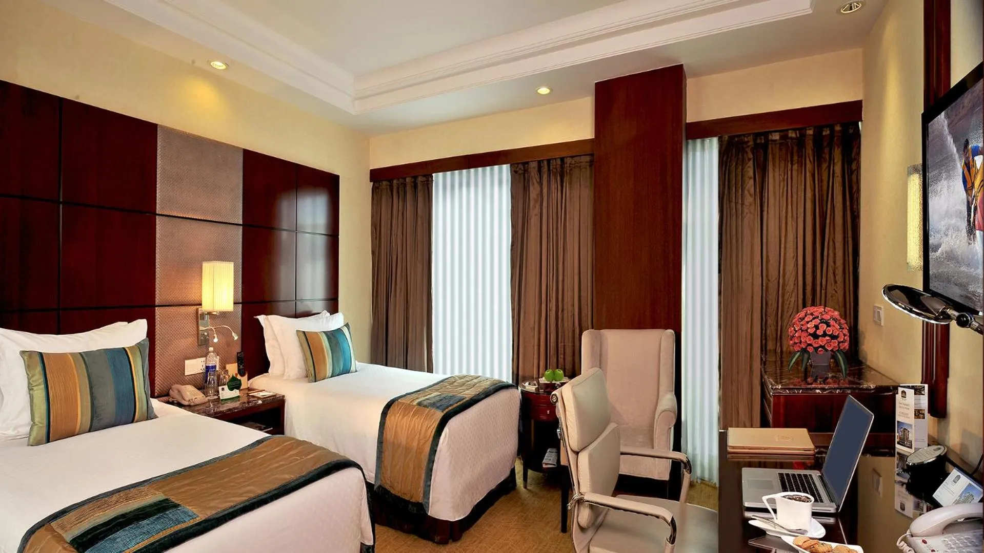 Bedroom, Bed in SkyCity Hotel Gurgaon