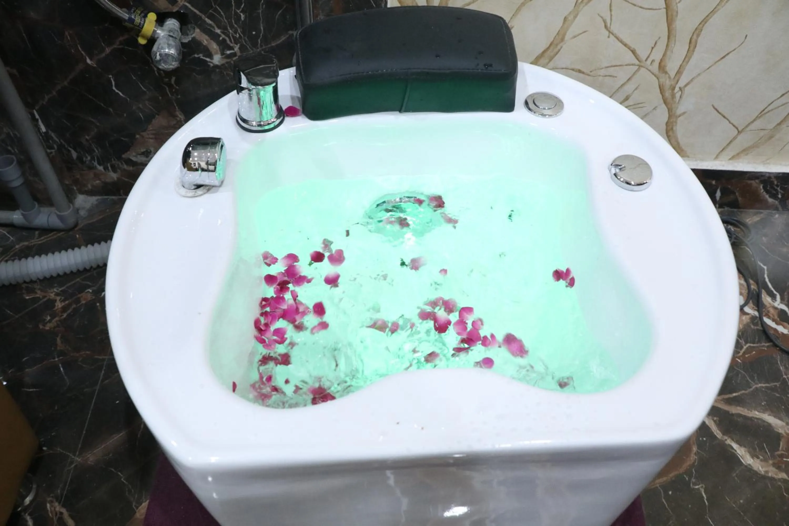 Massage in SkyCity Hotel Gurgaon