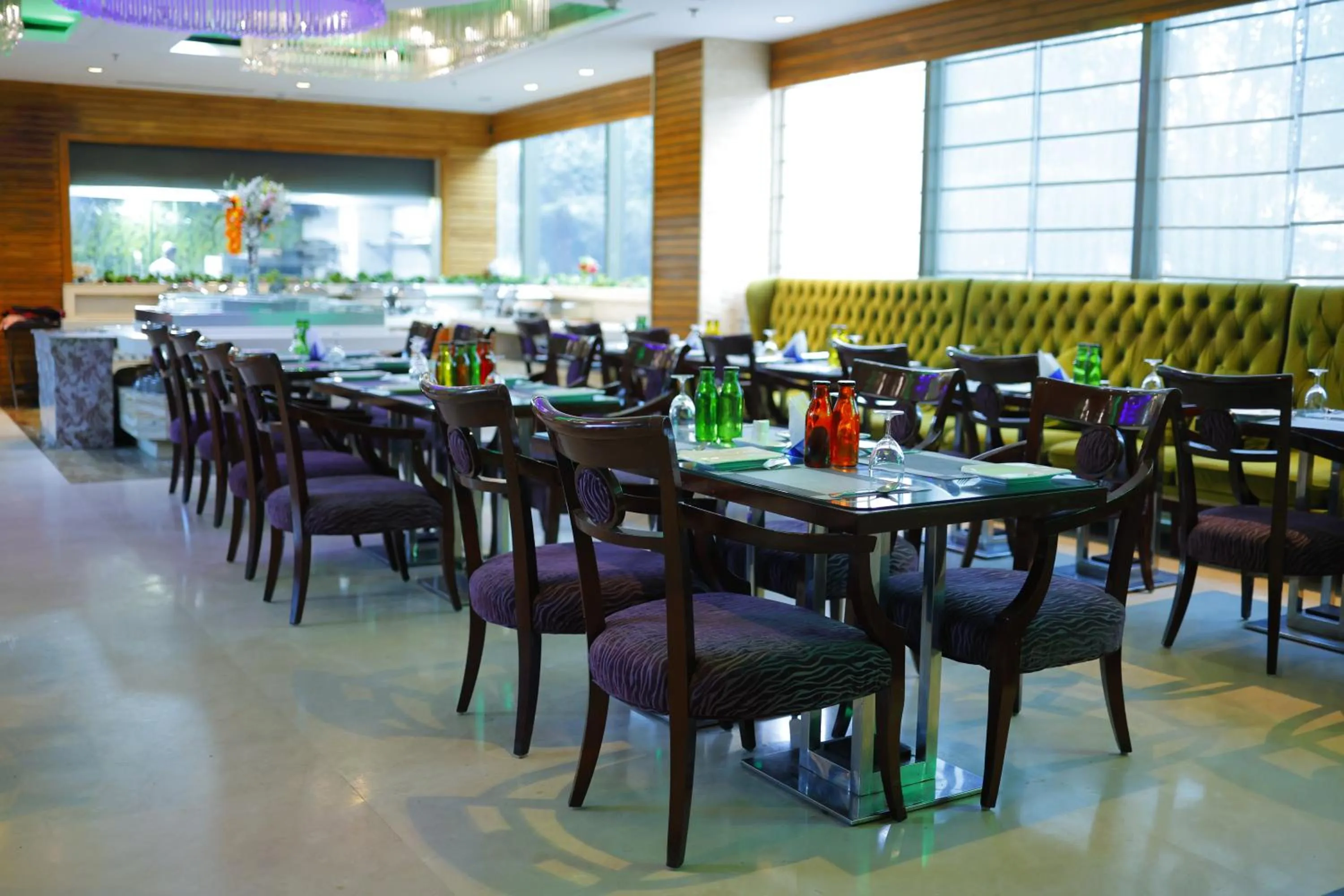 Restaurant/places to eat in SkyCity Hotel Gurgaon