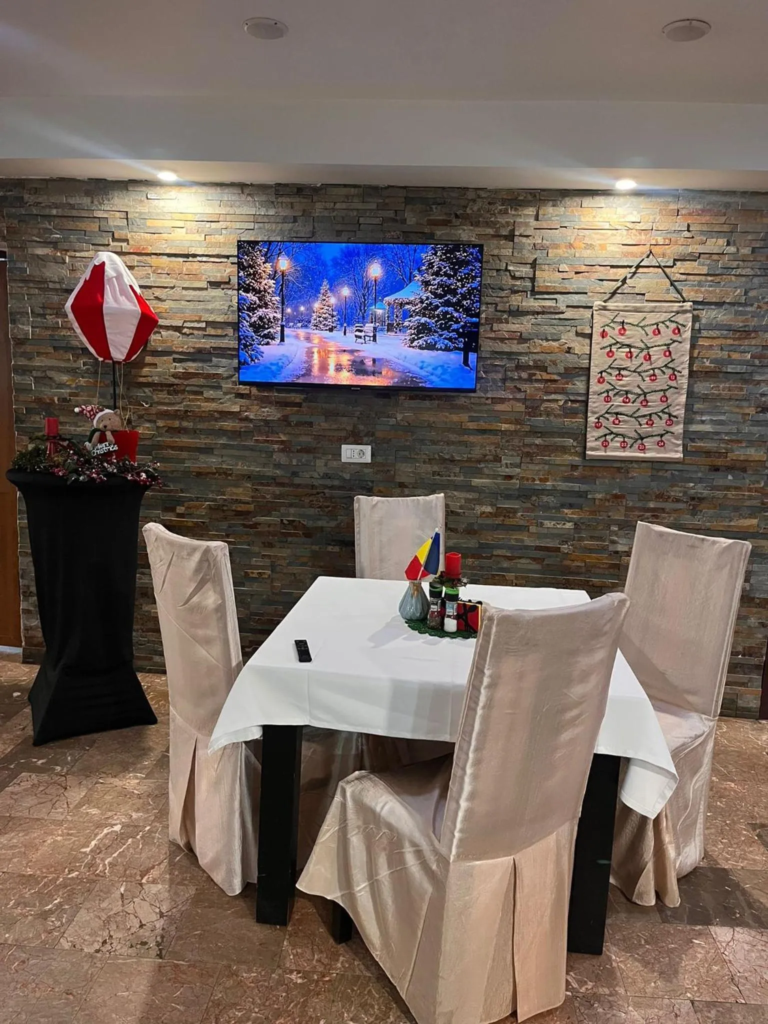 Restaurant/places to eat in Complex Ancora