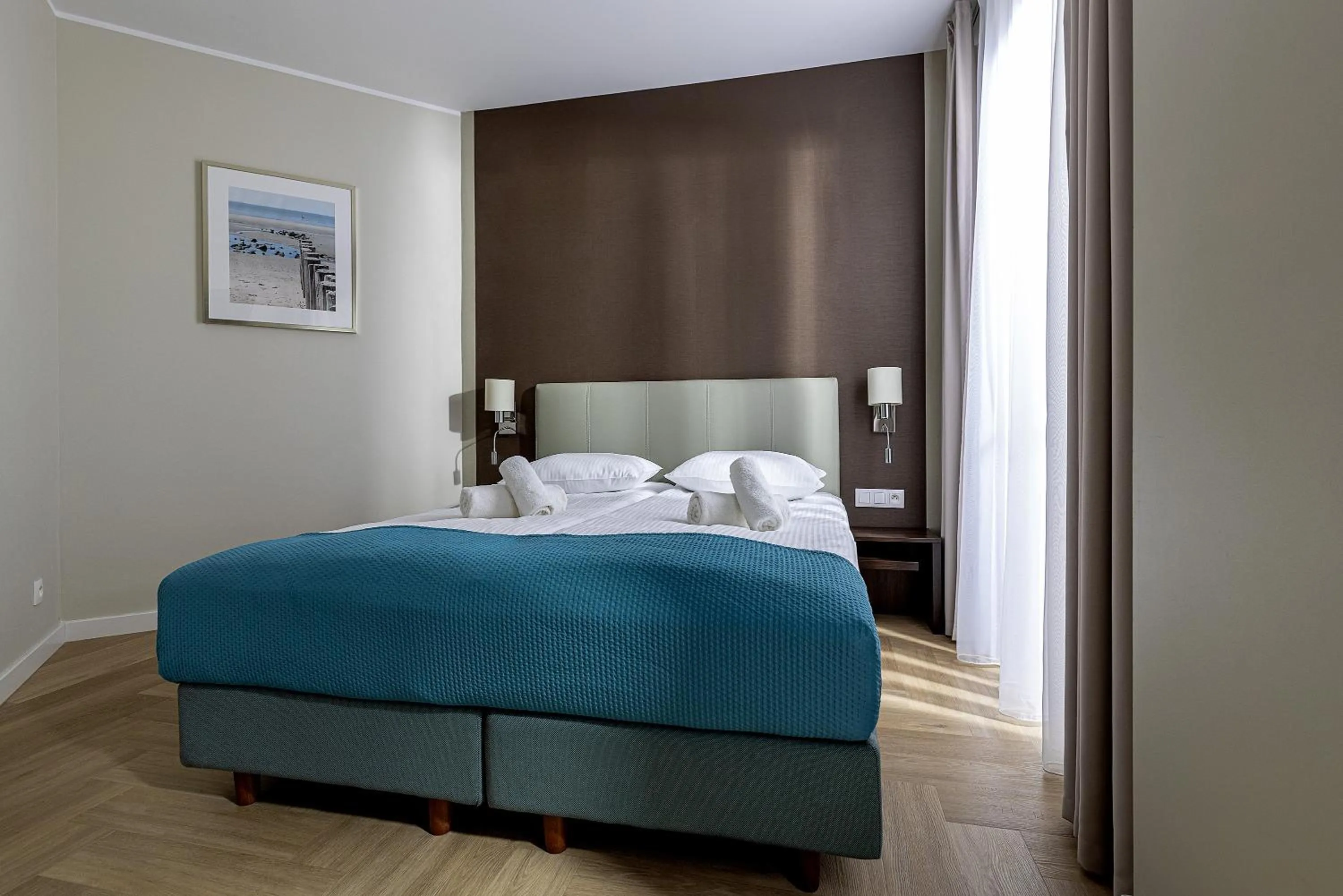 Text overlay, Bed in Hotel Meridian