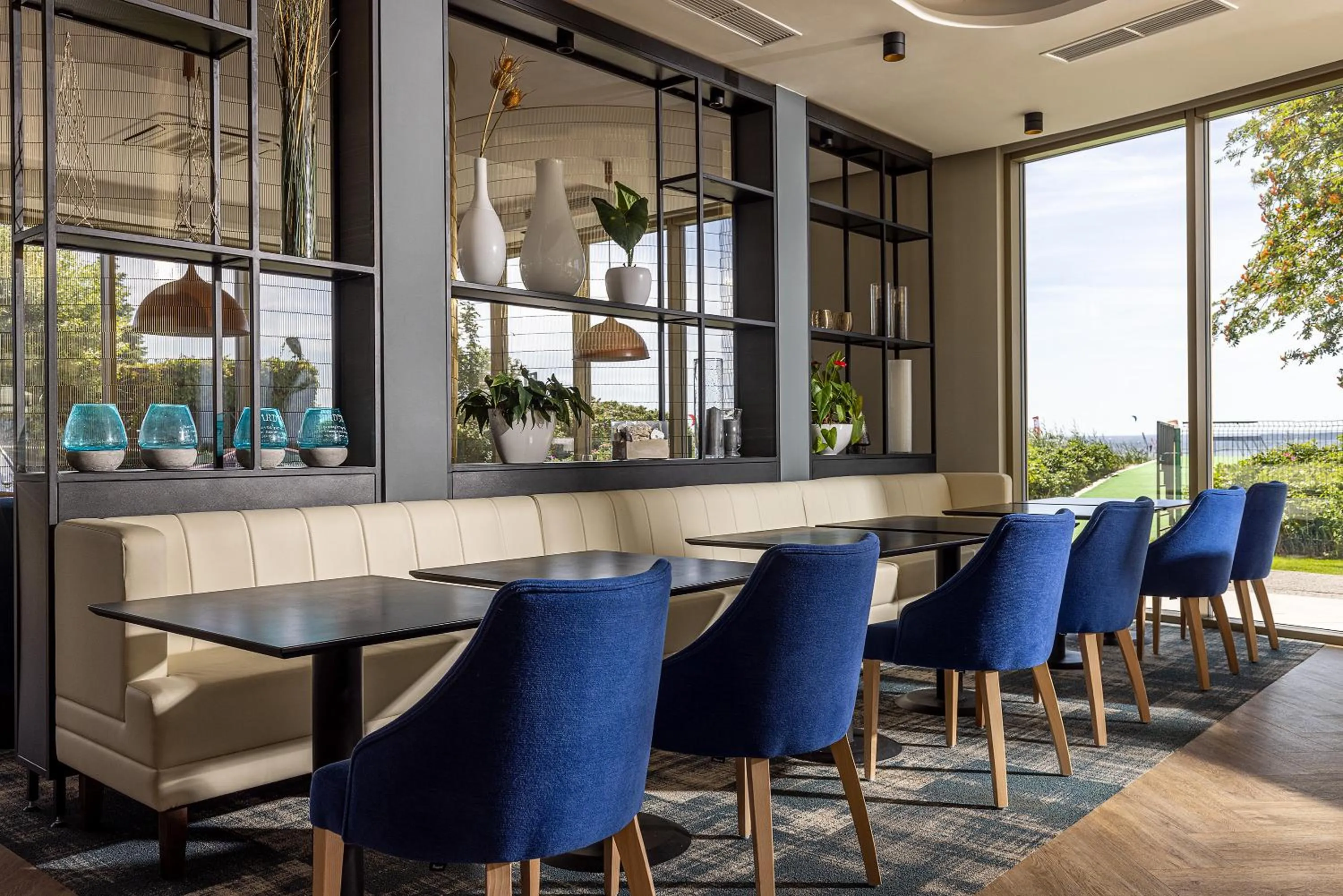 Restaurant/places to eat in Hotel Meridian