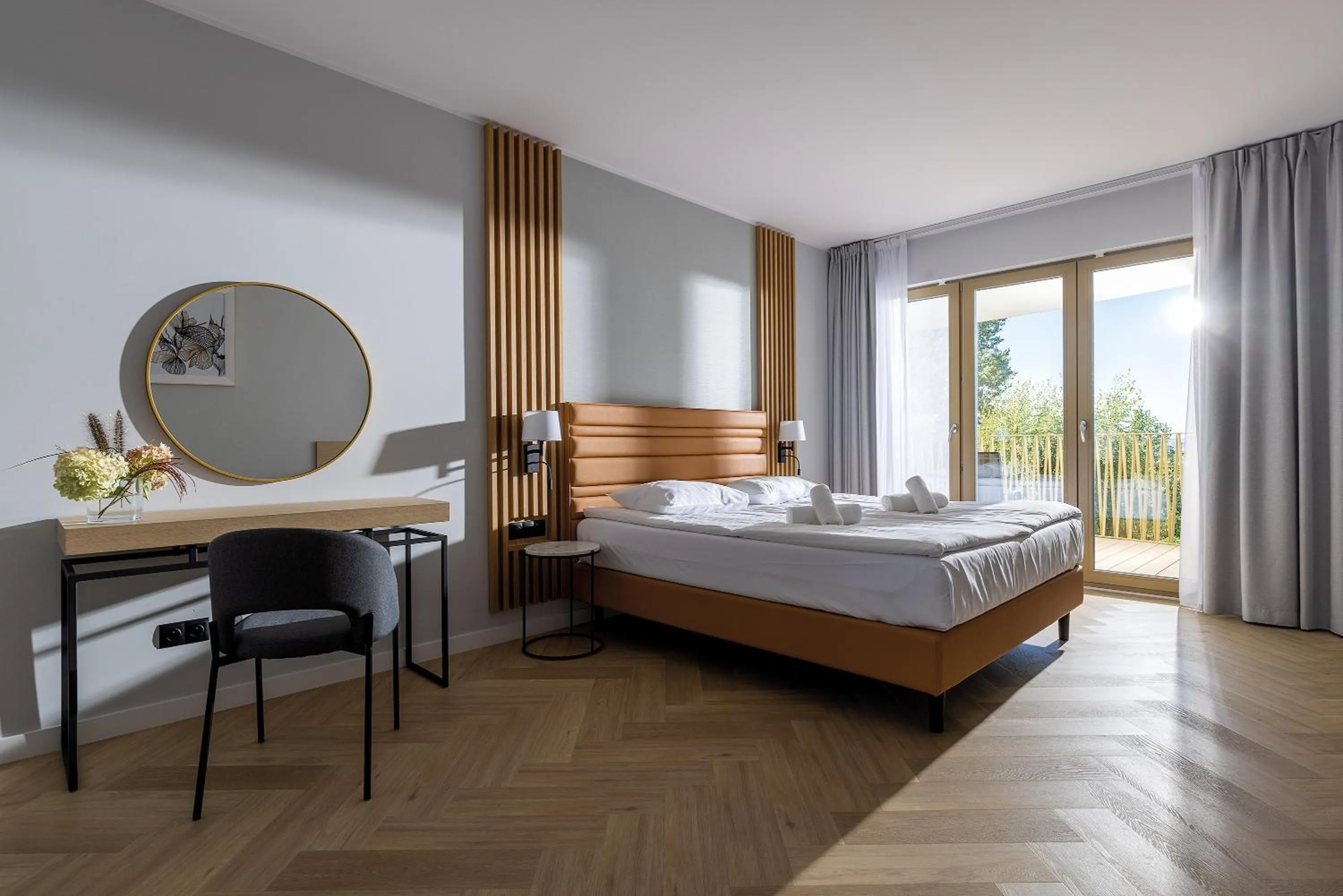 View (from property/room), Bed in Hotel Meridian