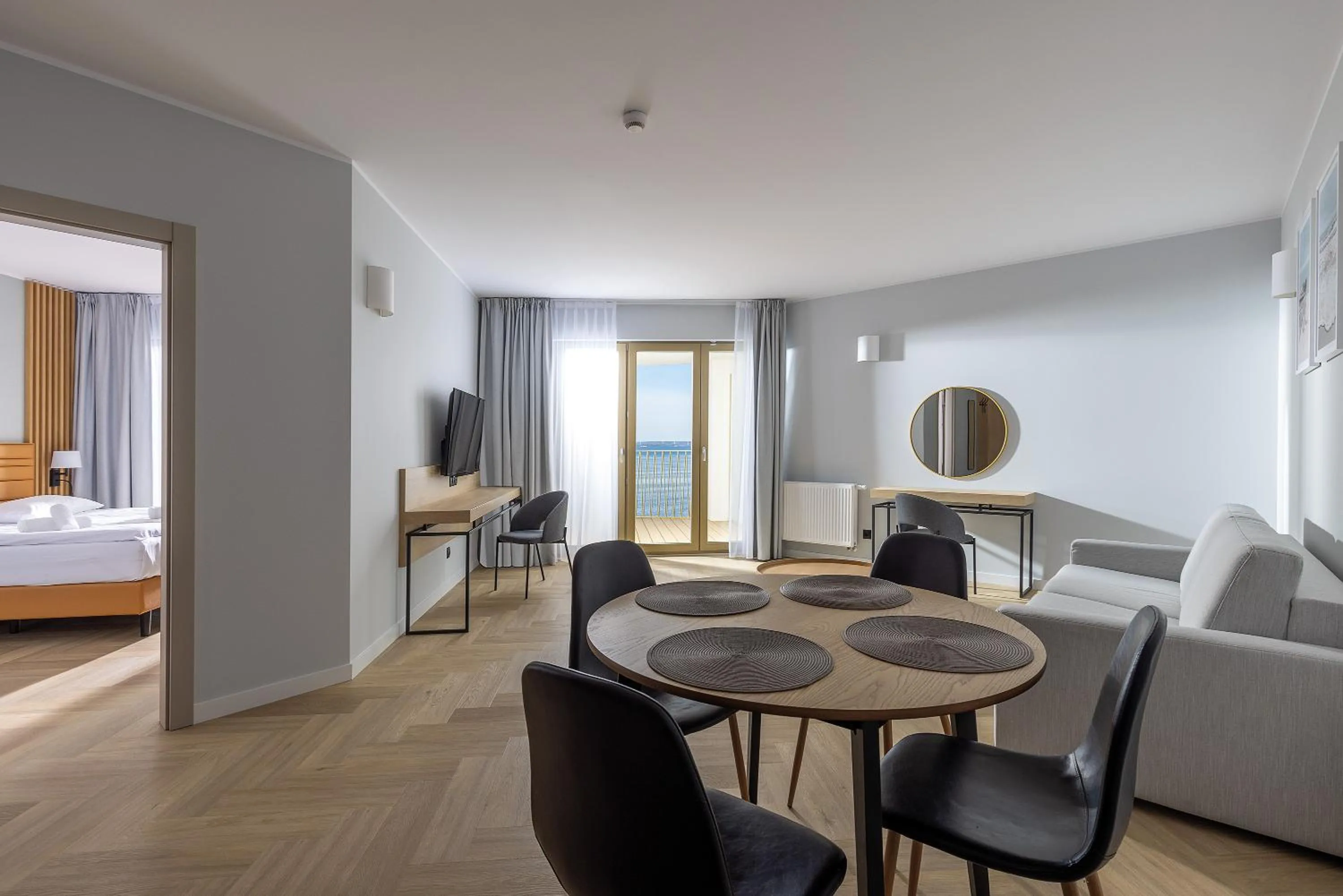 Living room, Bed in Hotel Meridian