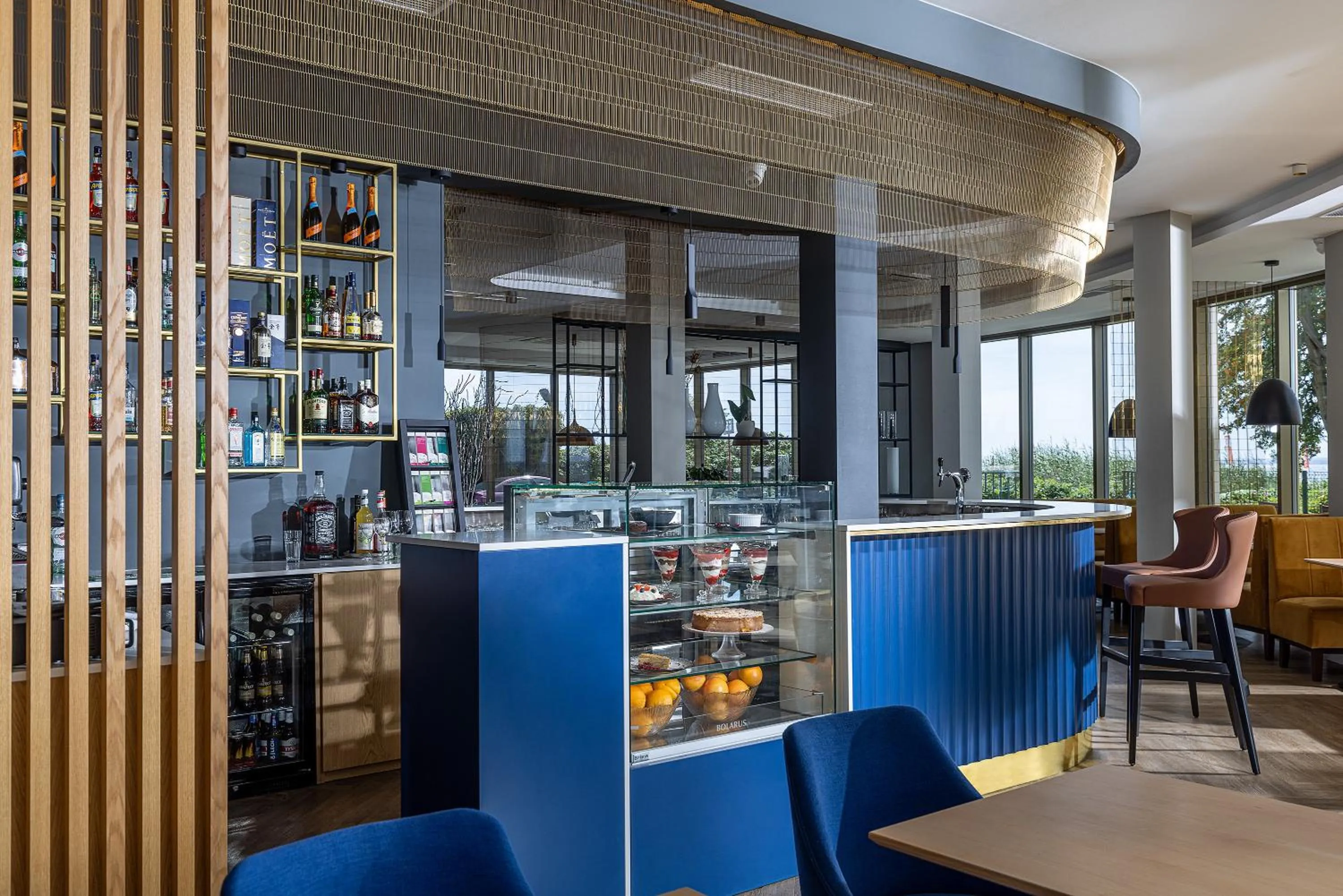 Restaurant/places to eat in Hotel Meridian