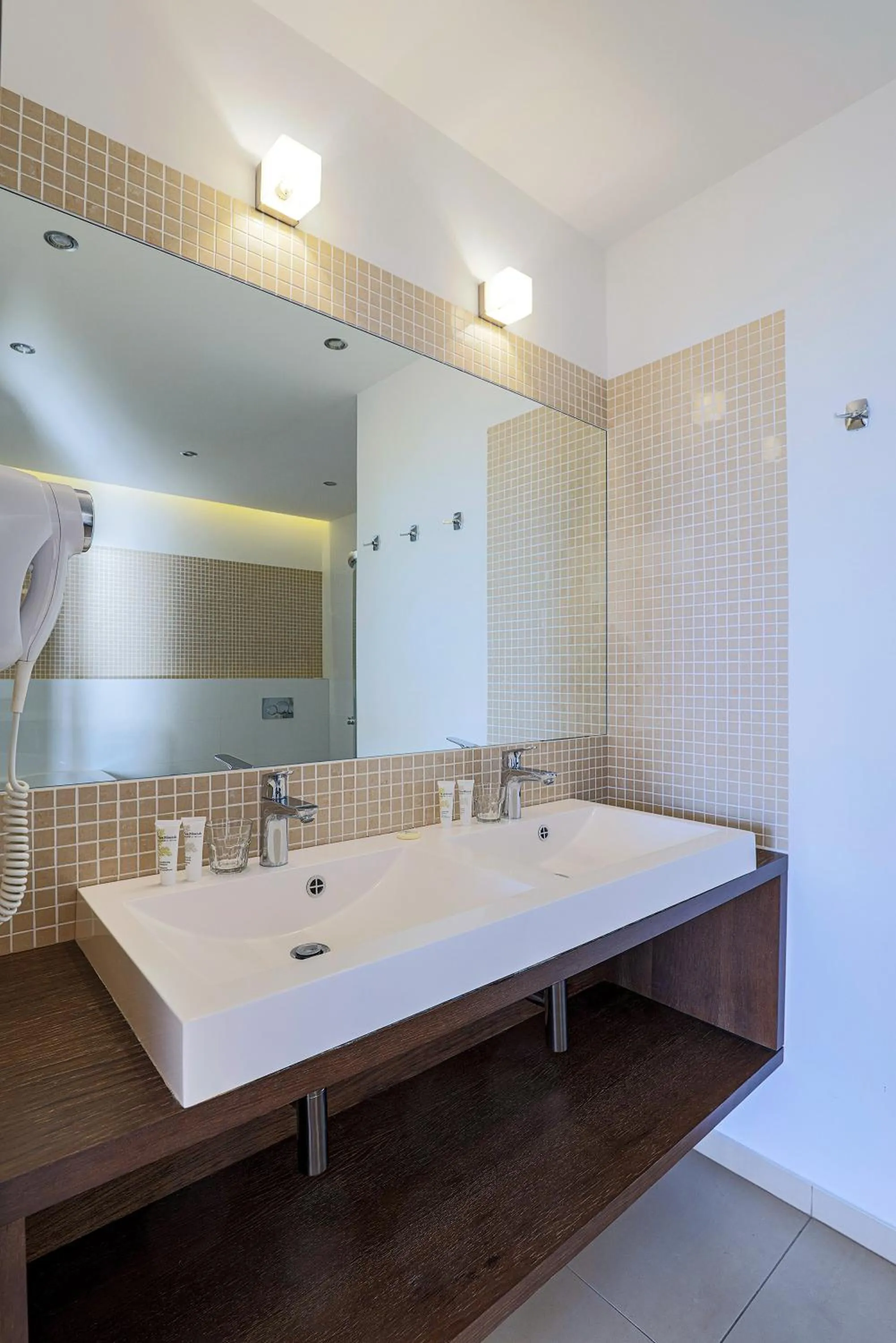 Bathroom in Hotel Meridian