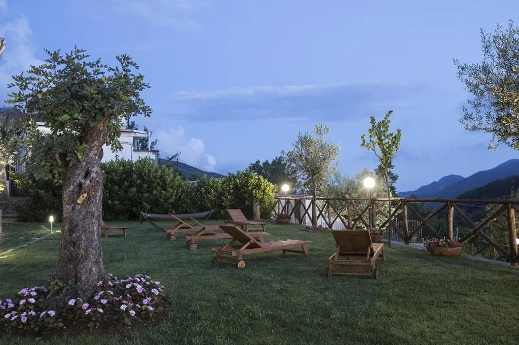 Garden in B&B Fior Tramonti