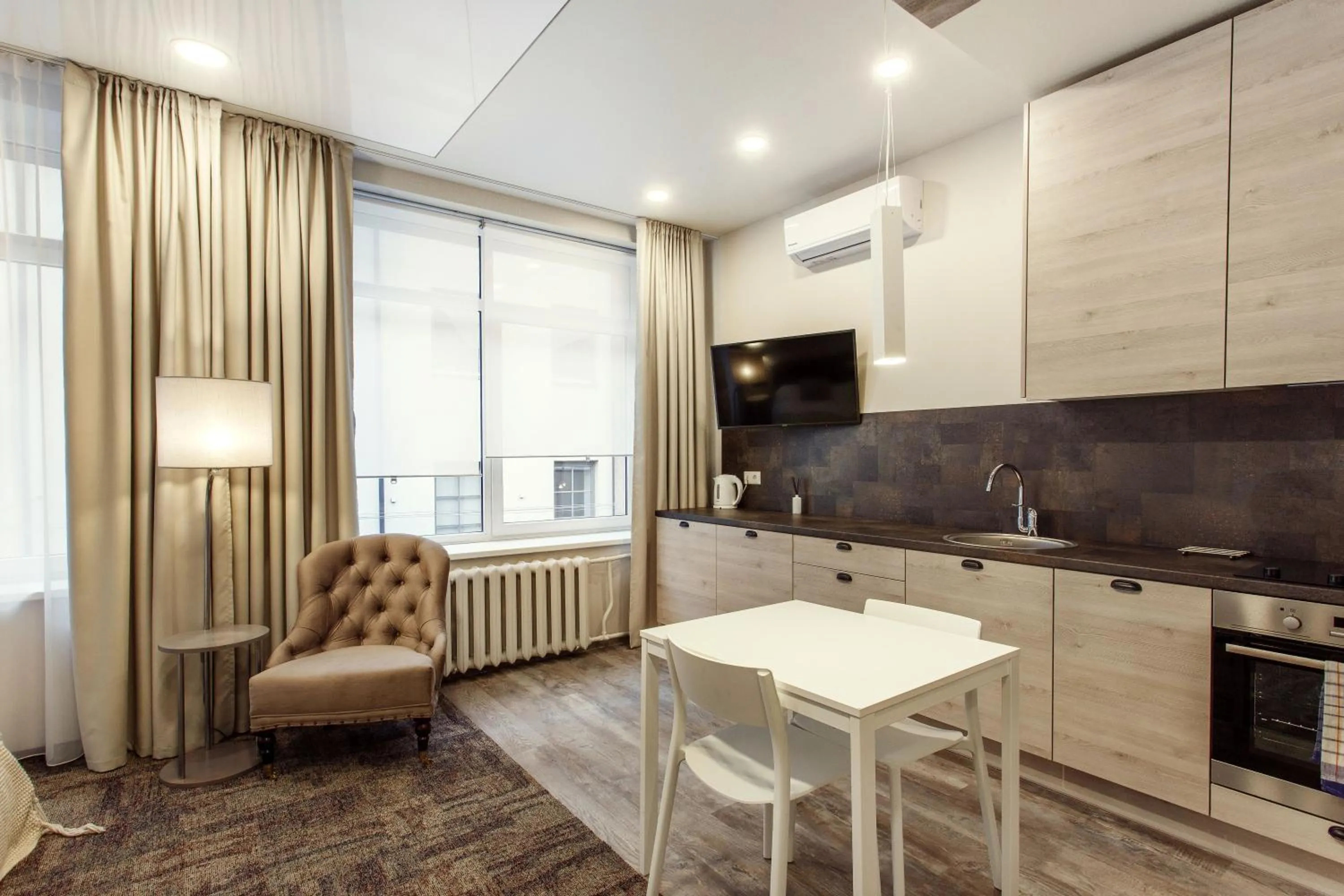 TV and multimedia in Old Town Trio Apartments