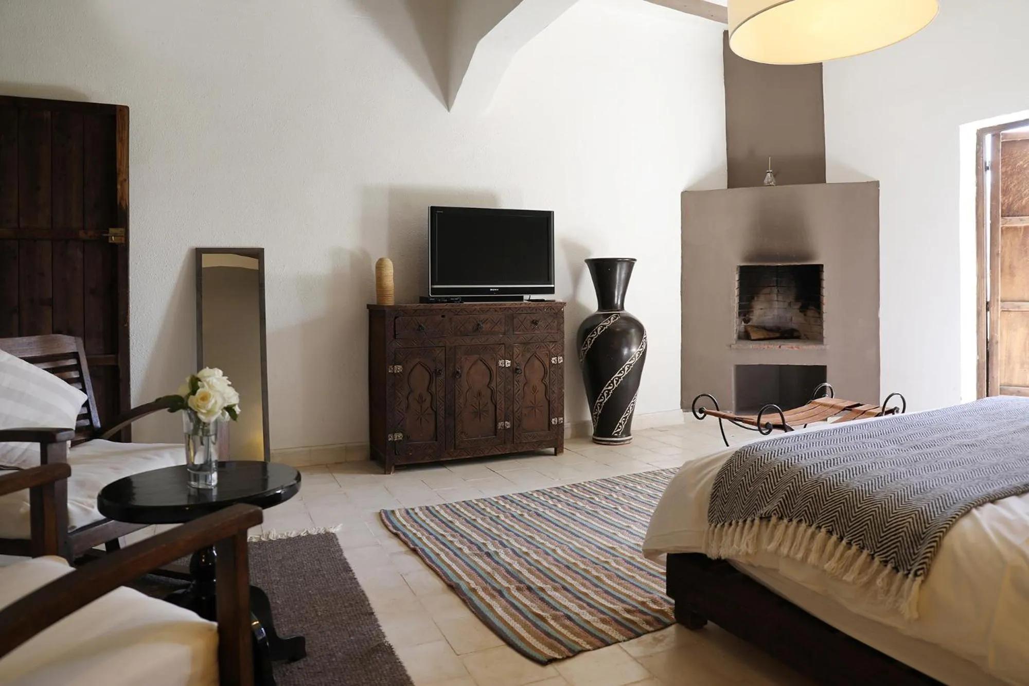 TV and multimedia, Bed in Le Petit Hôtel du Flouka