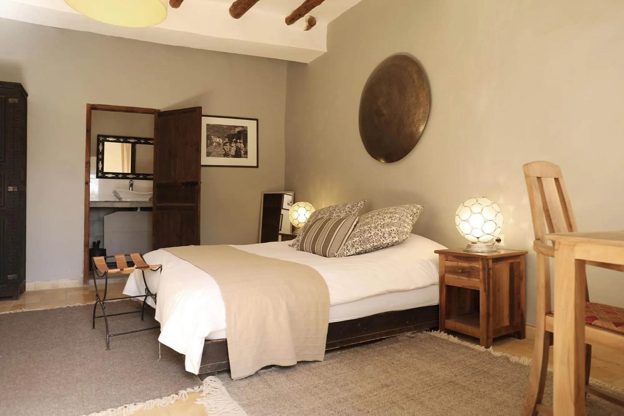 Bed in Le Petit Hôtel du Flouka