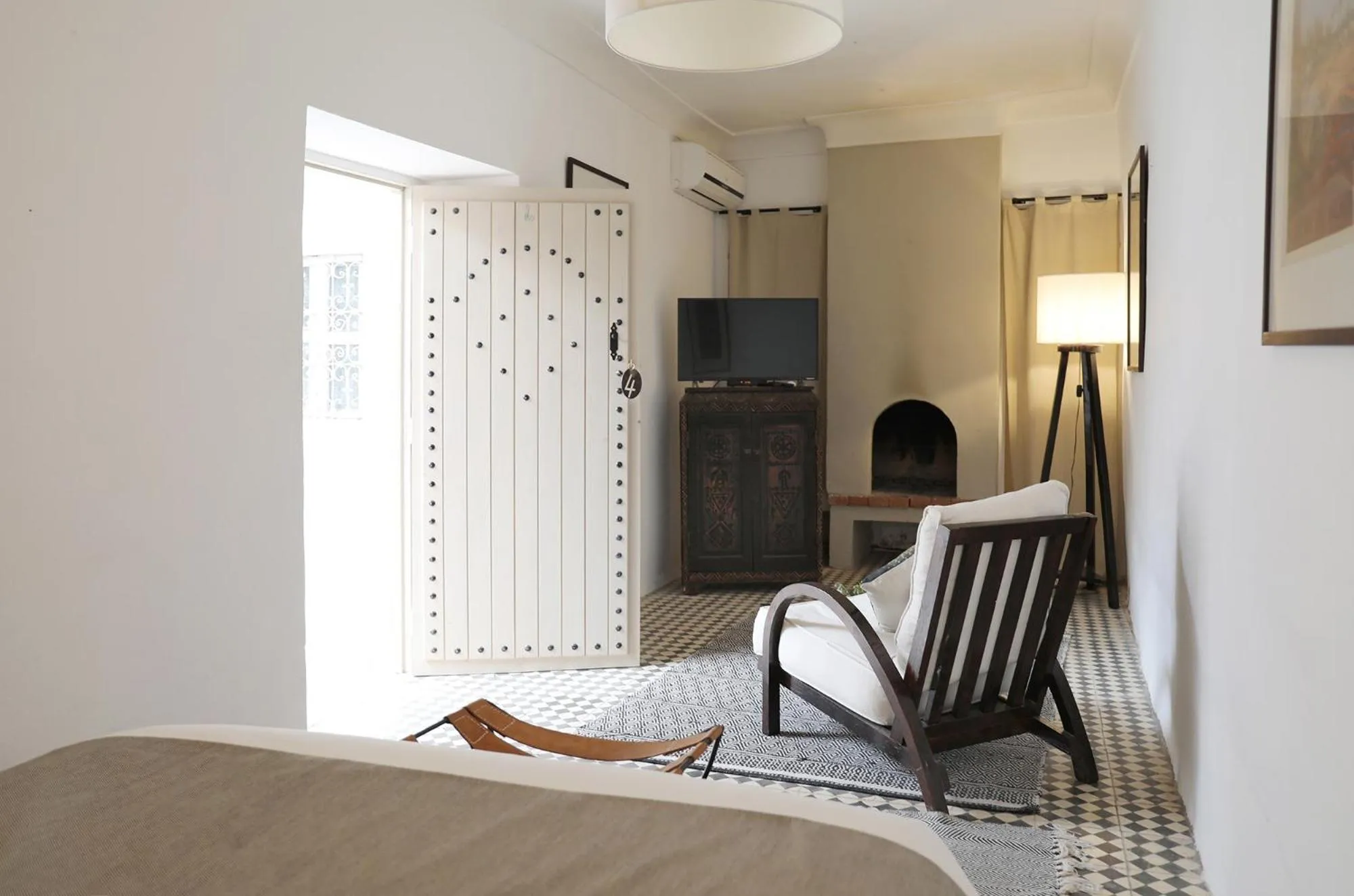 TV and multimedia, Bed in Le Petit Hôtel du Flouka