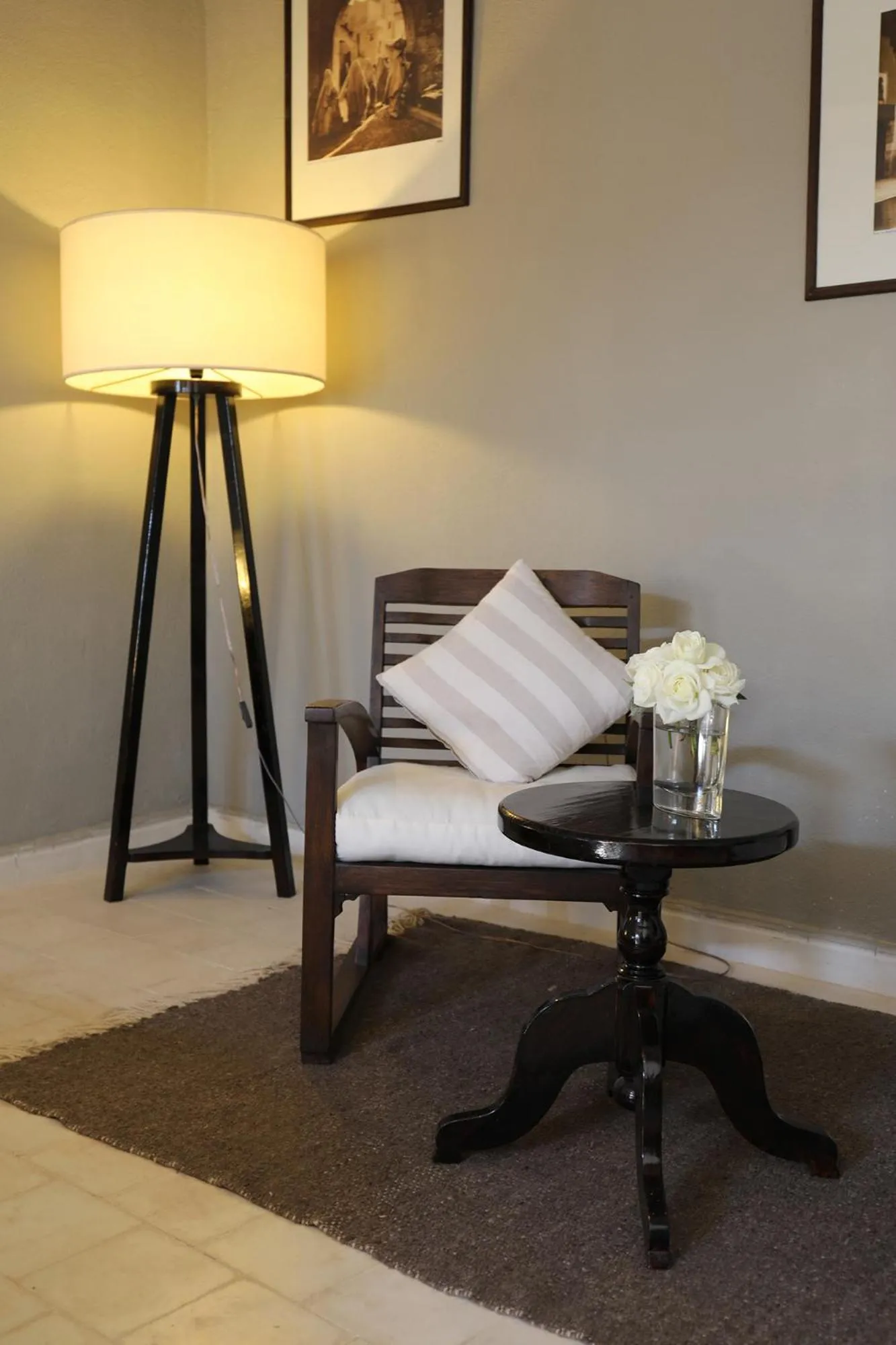 Seating area in Le Petit Hôtel du Flouka