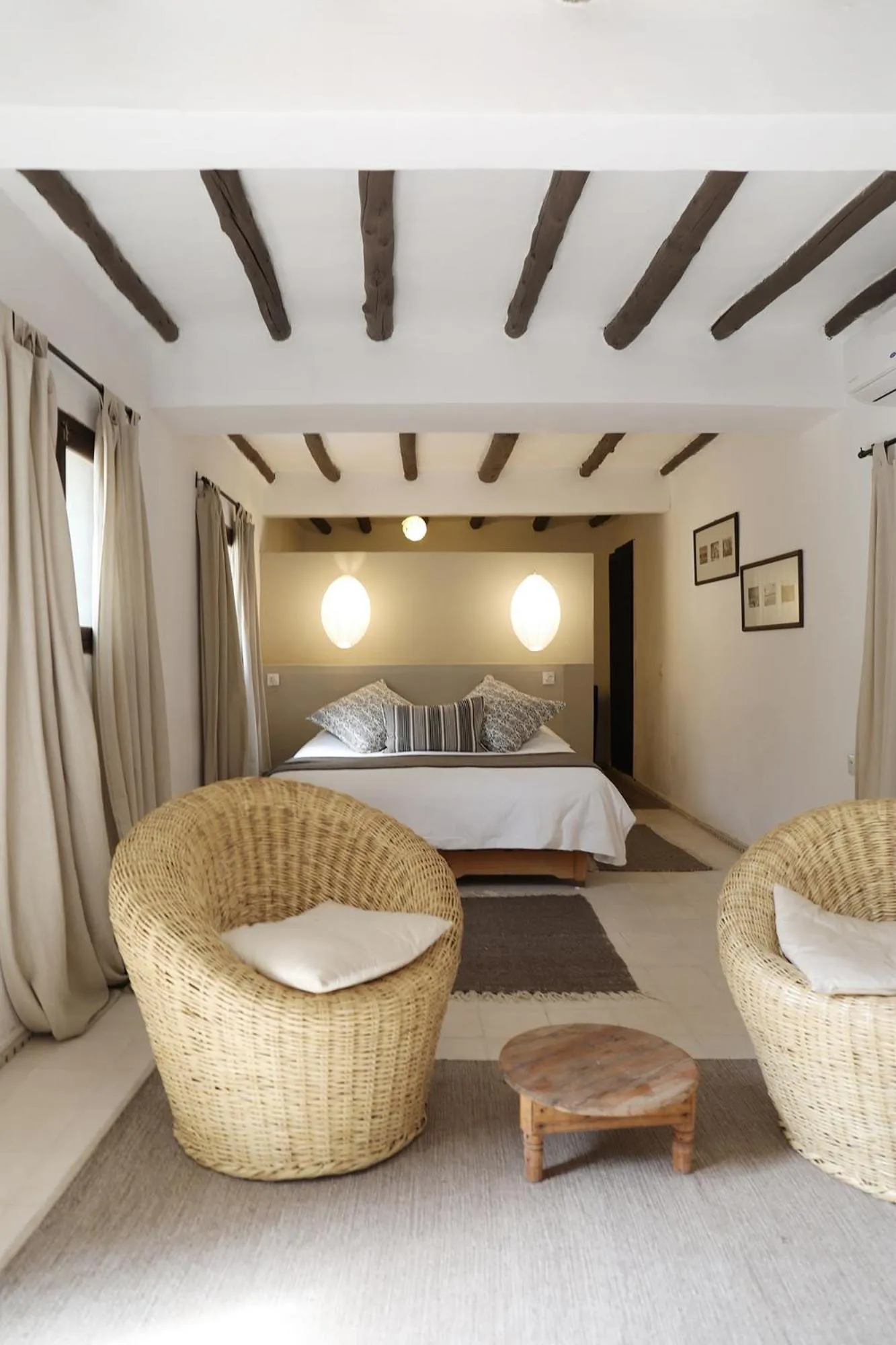 Bed in Le Petit Hôtel du Flouka