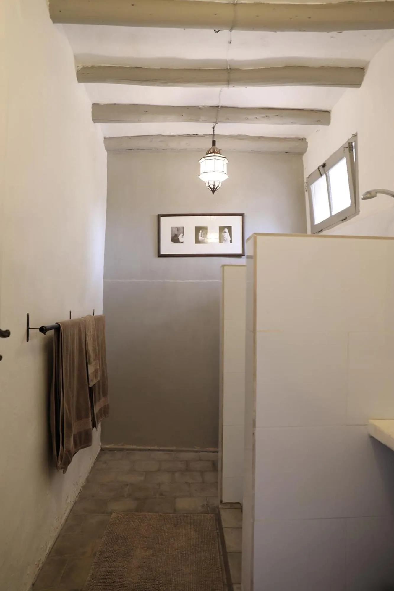 Shower in Le Petit Hôtel du Flouka