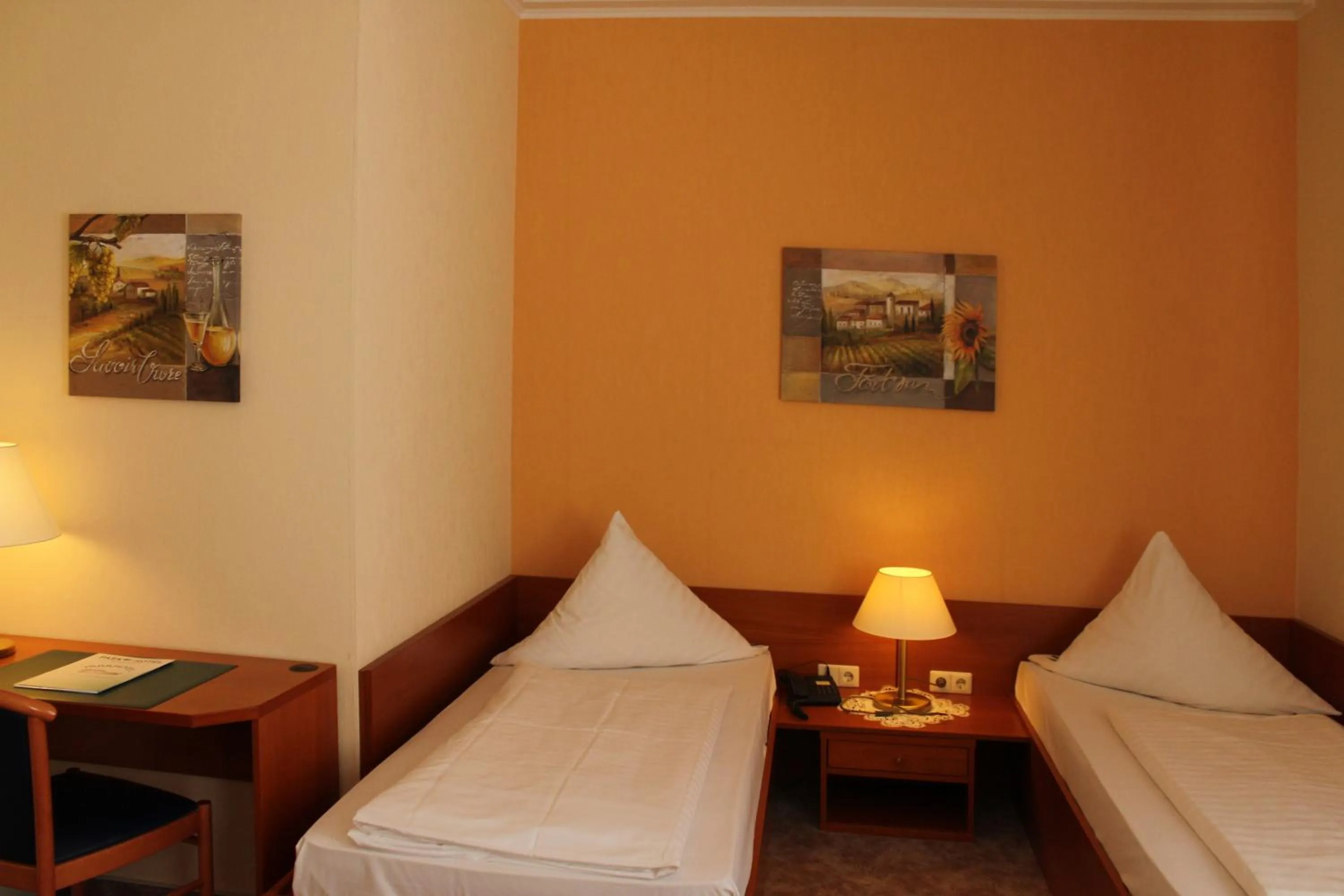 Photo of the whole room, Bed in Parkhotel Pretzsch