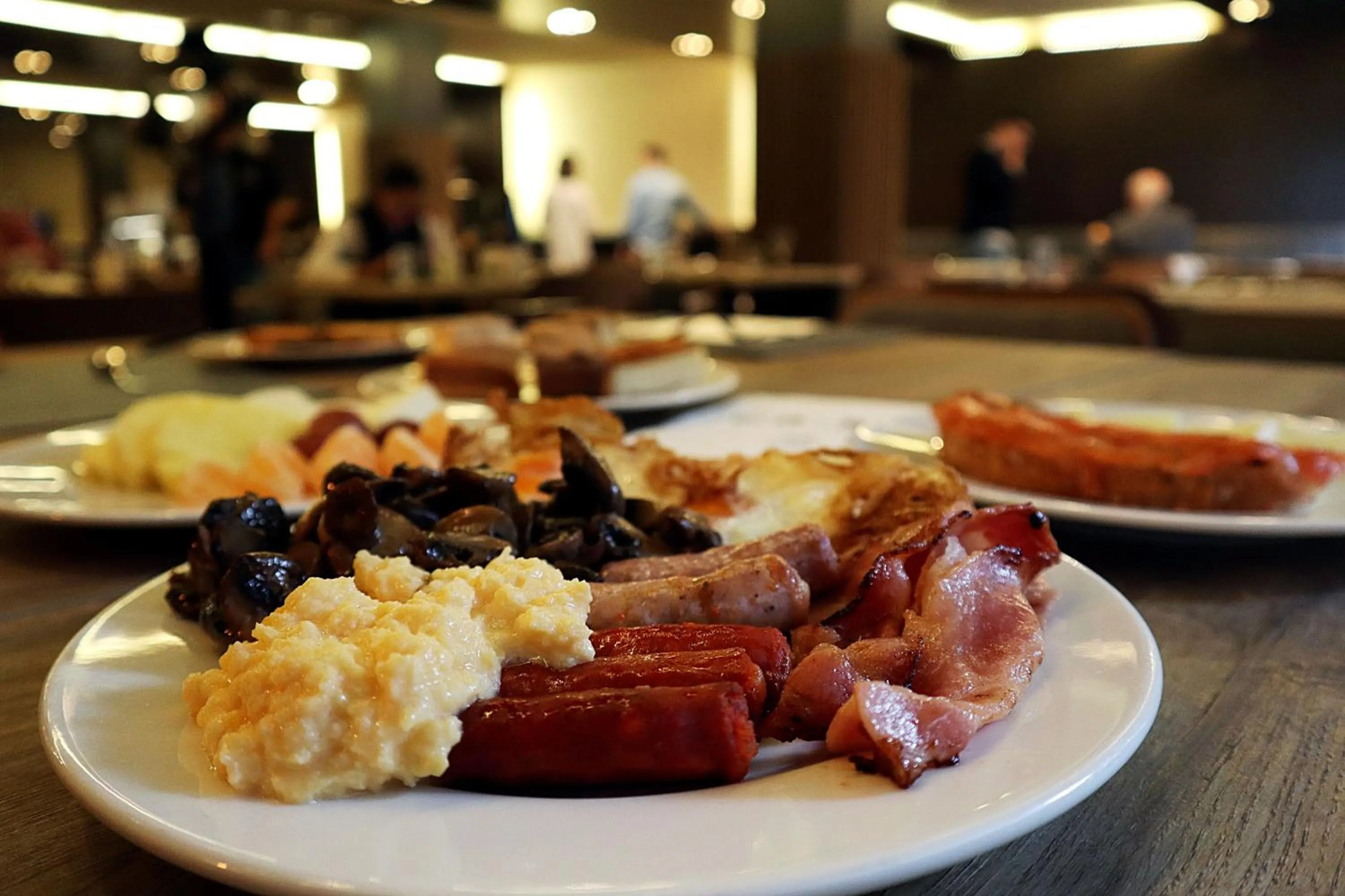 Buffet breakfast in Yomo Mola Park