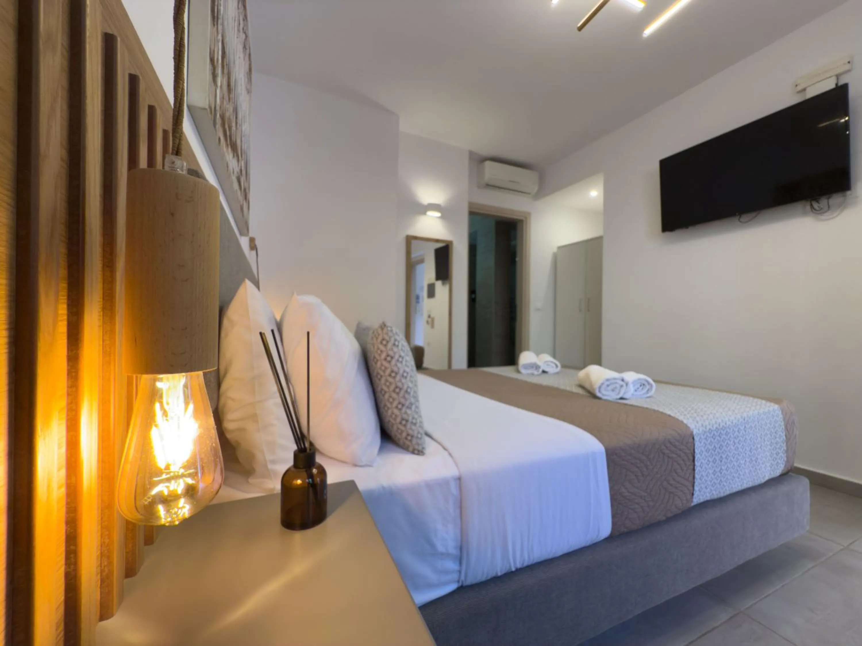 Bedroom, Bed in Deluxe Hotel