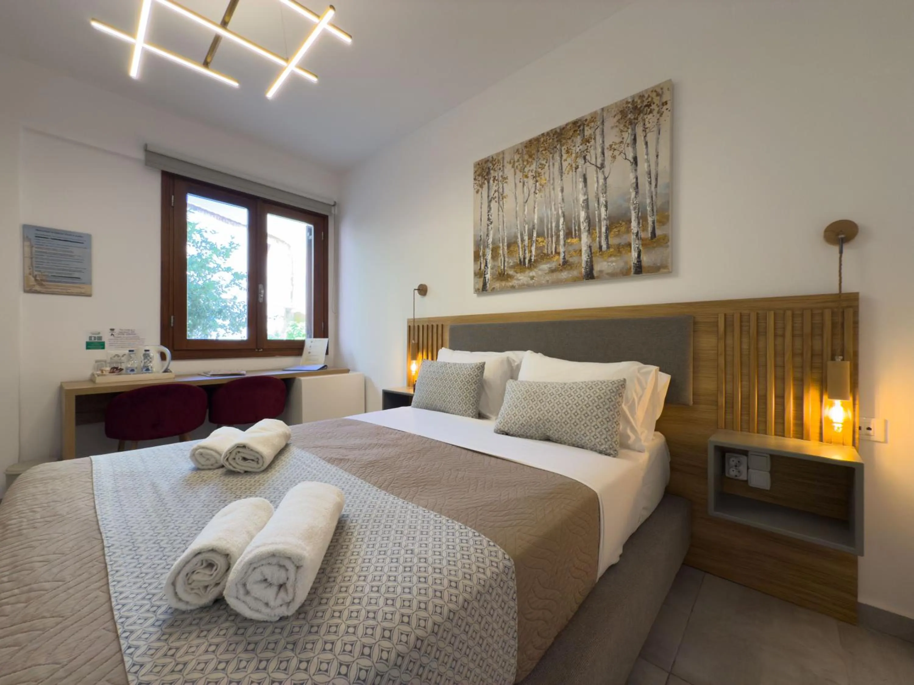 Photo of the whole room, Bed in Deluxe Hotel