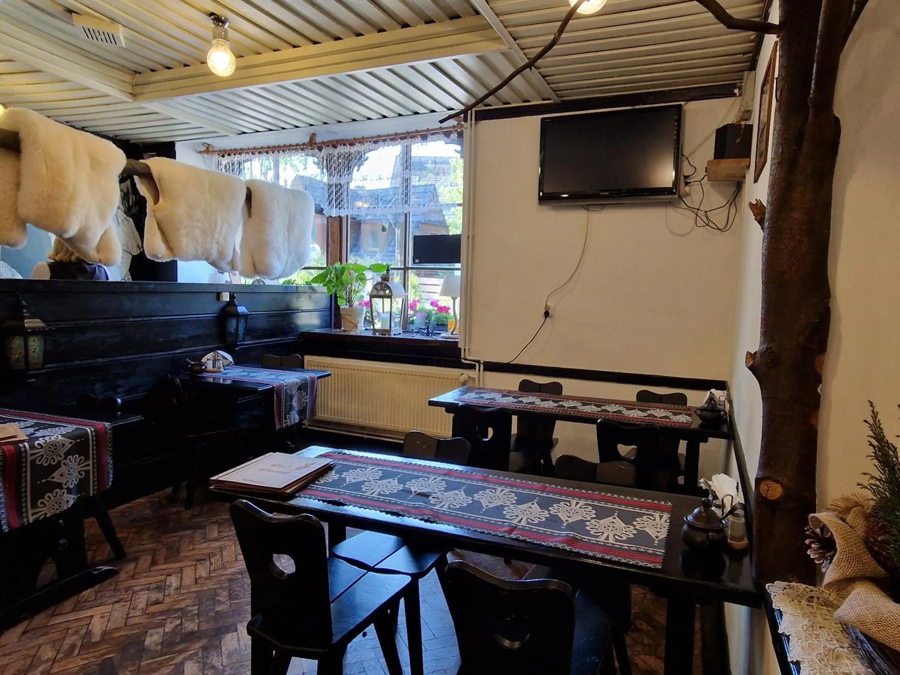 Restaurant/places to eat in Willa Pod Piórem