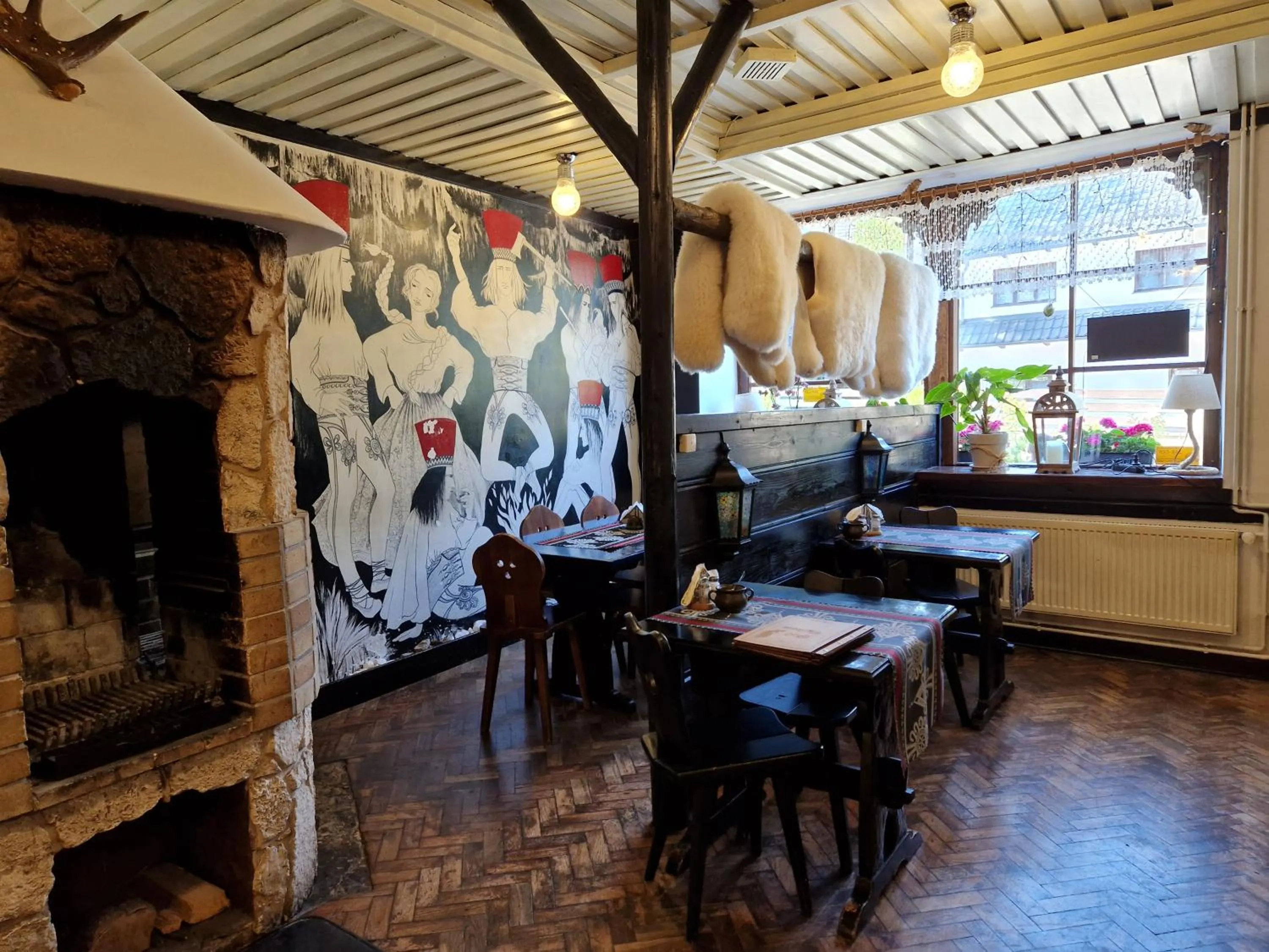 Restaurant/places to eat in Willa Pod Piórem