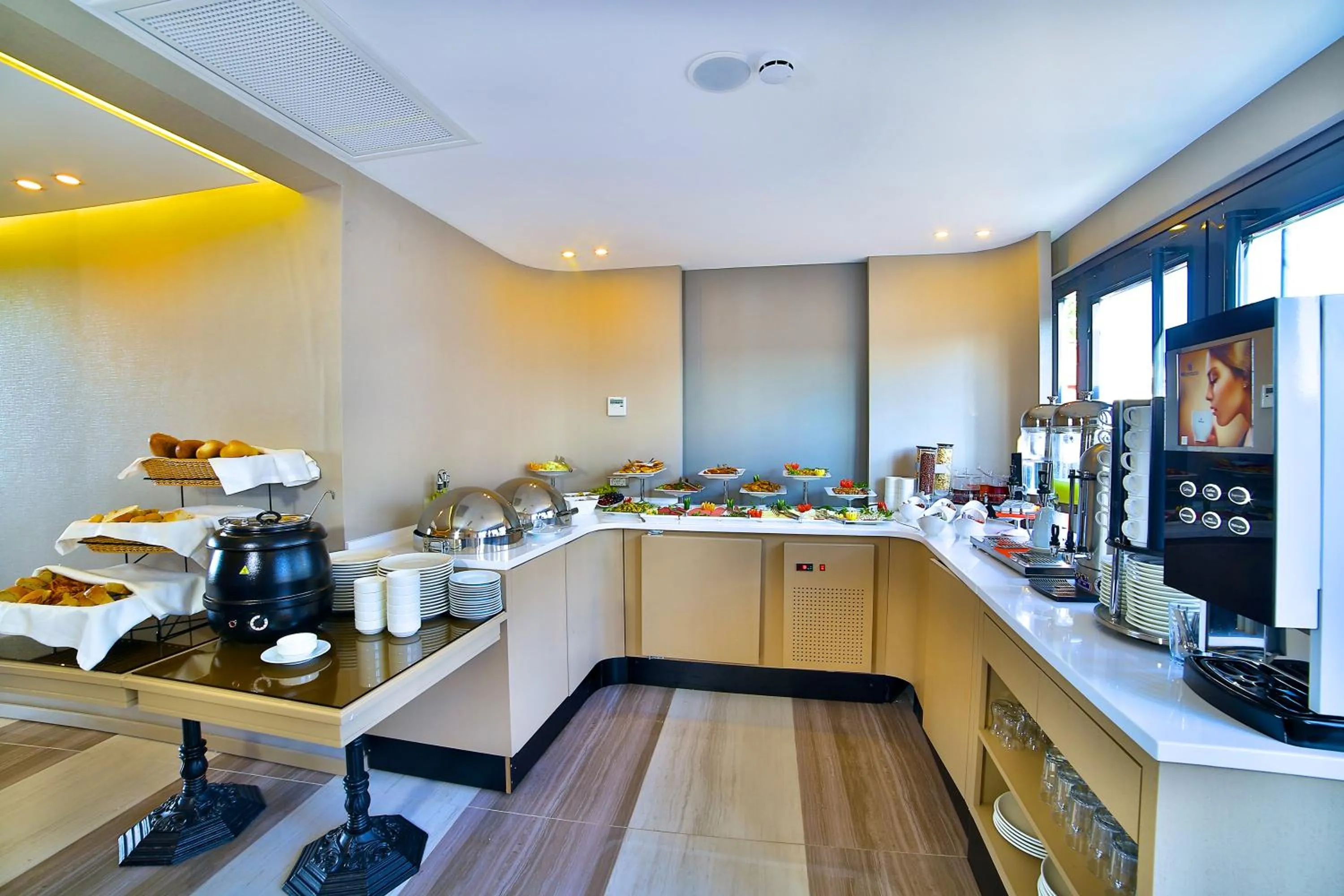 Restaurant/places to eat in Beethoven Hotel & Suite