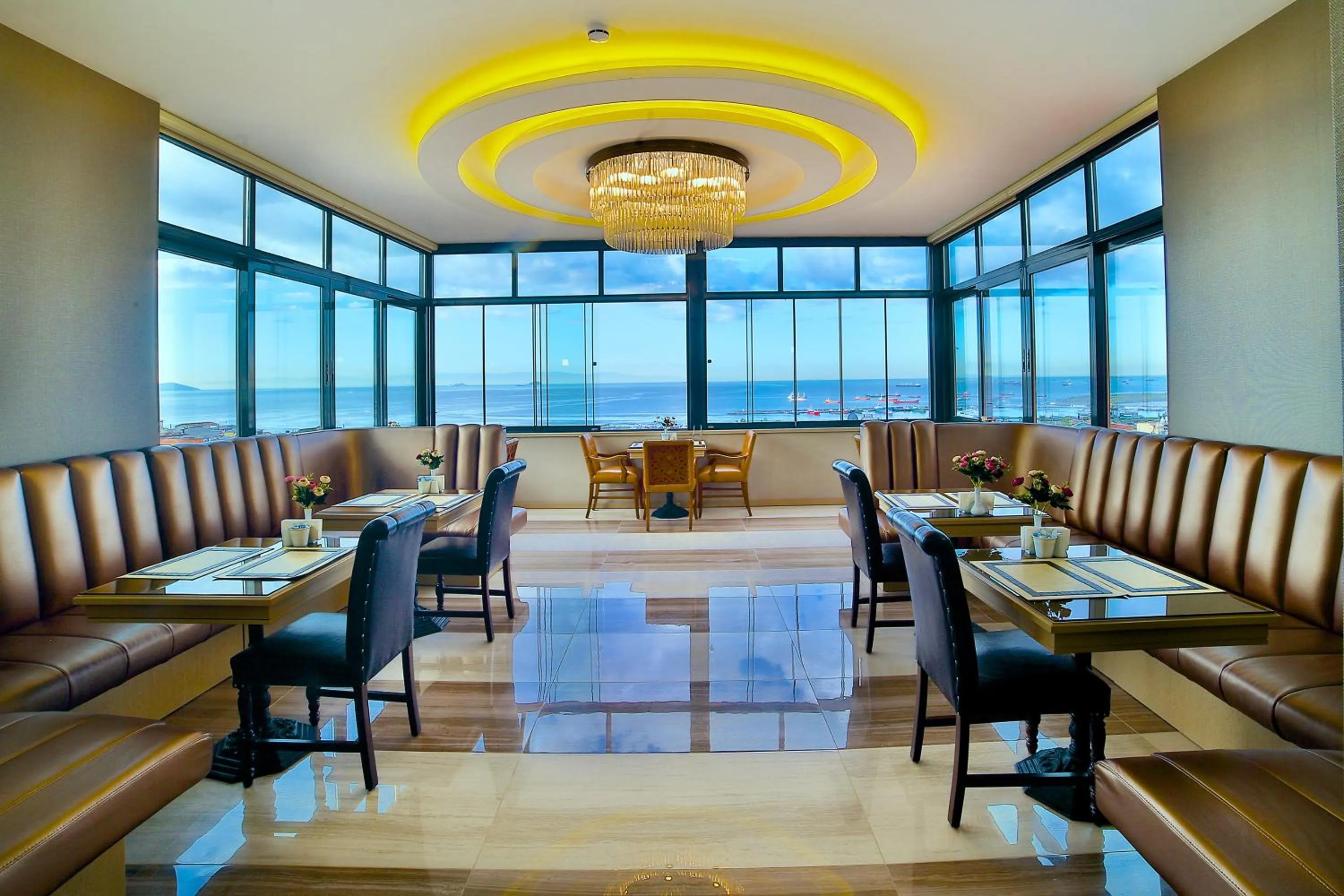 Restaurant/places to eat in Beethoven Hotel & Suite