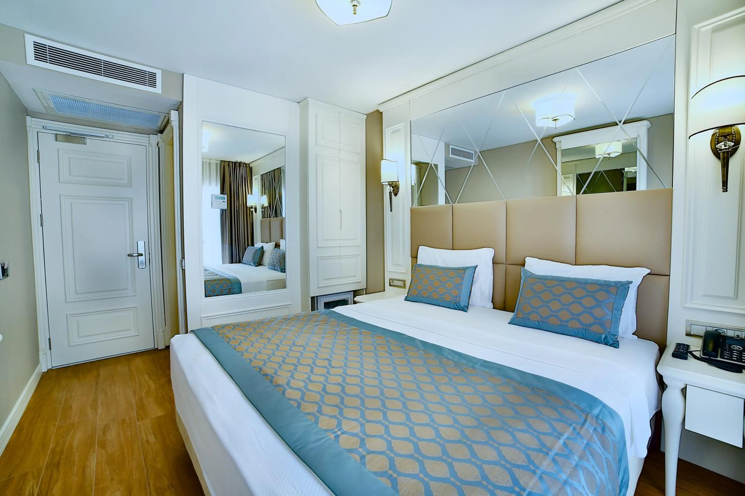 Bed in Beethoven Hotel & Suite