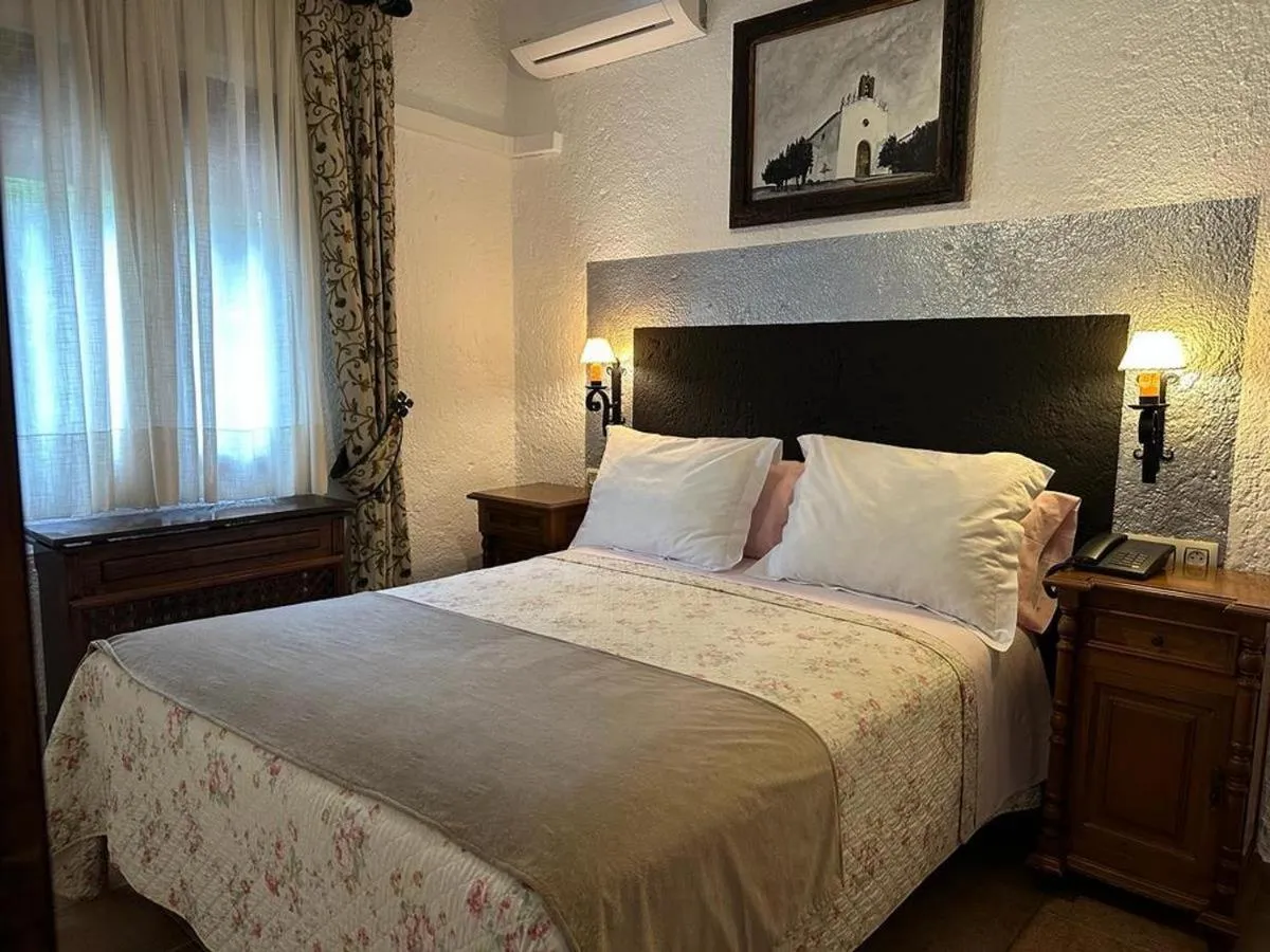 Bed in Hotel Rural Convento Santa Maria de la Sierra