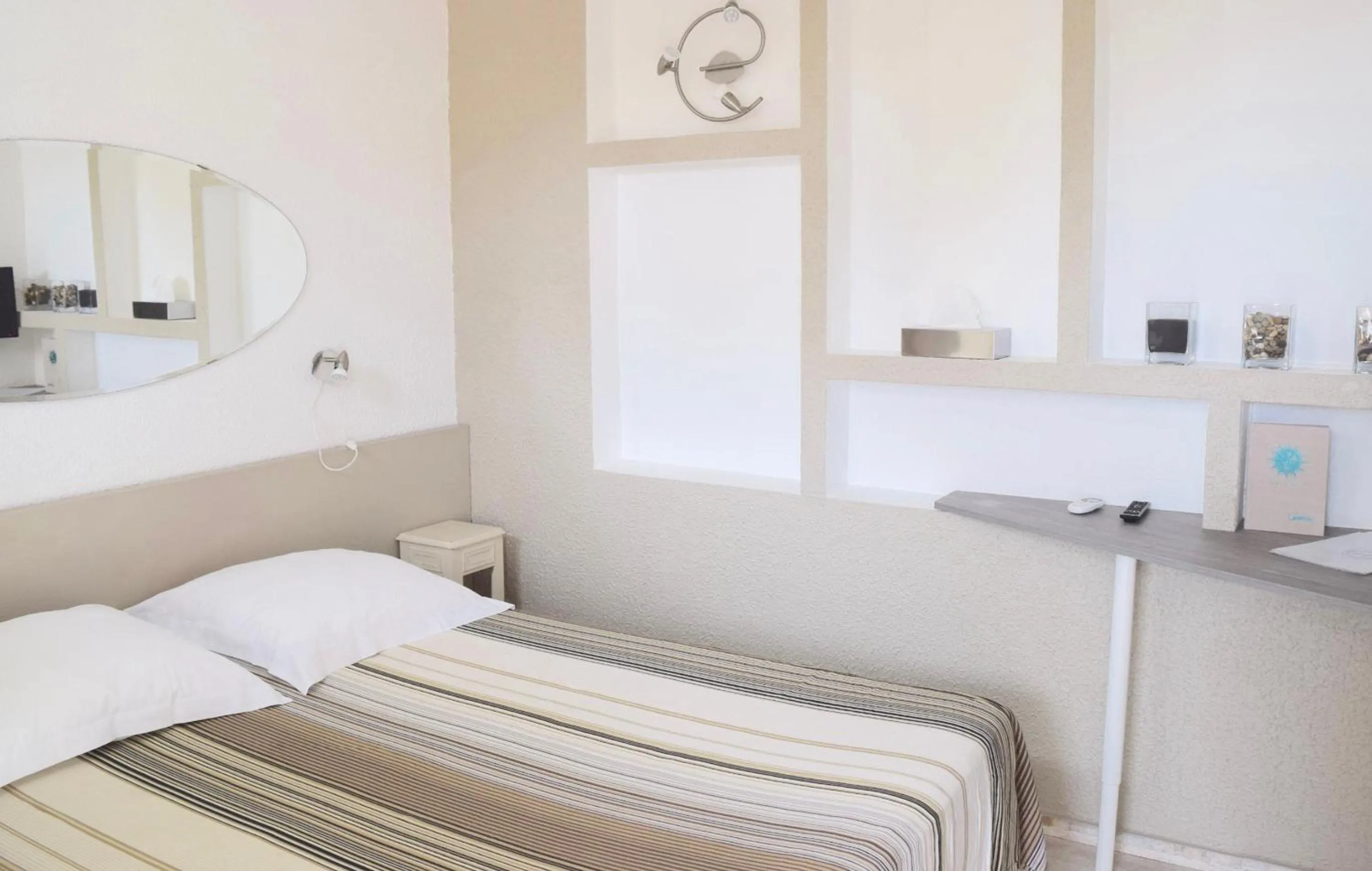 Bedroom, Bed in Hotel L'Orangeraie