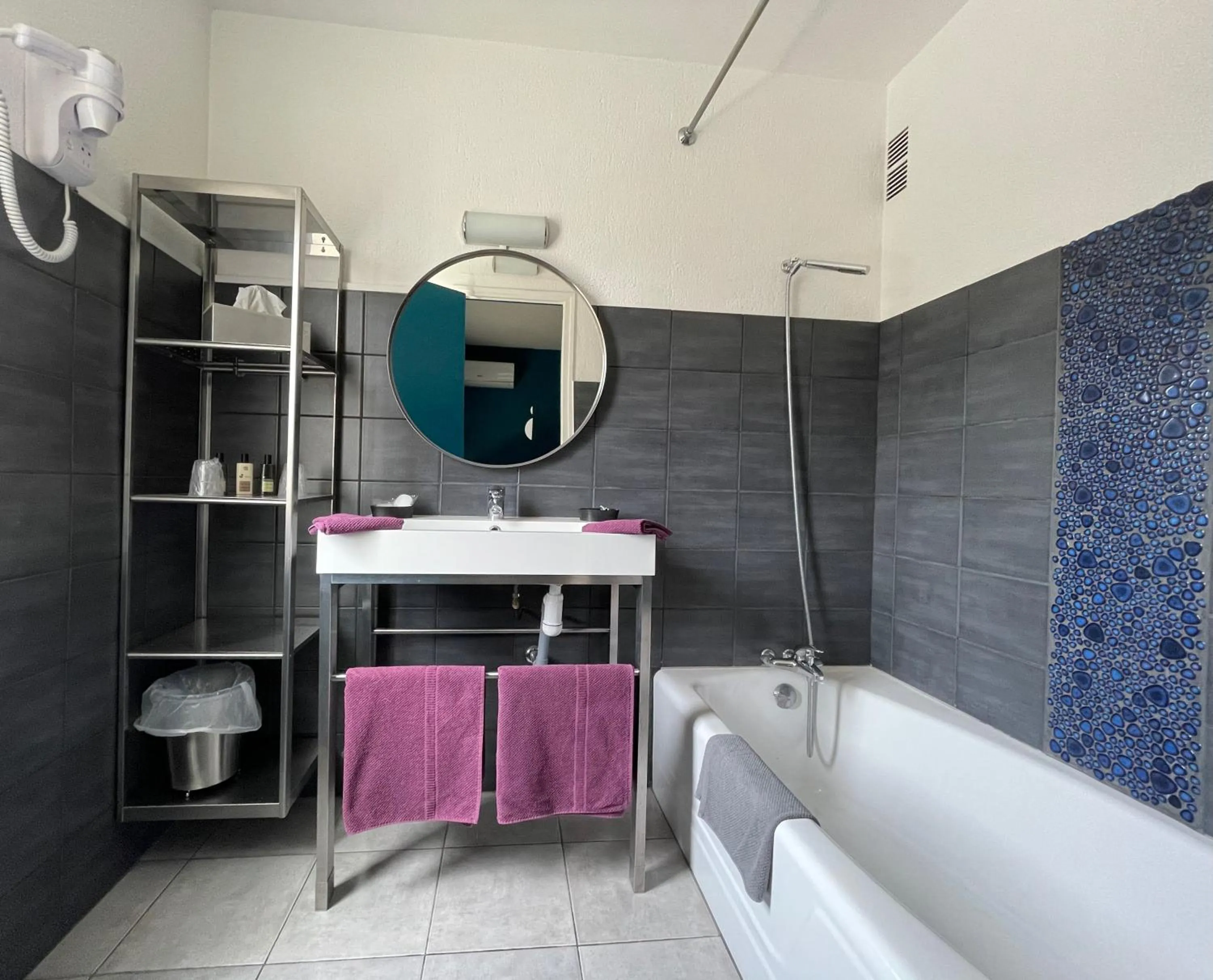 Bathroom in Hotel L'Orangeraie