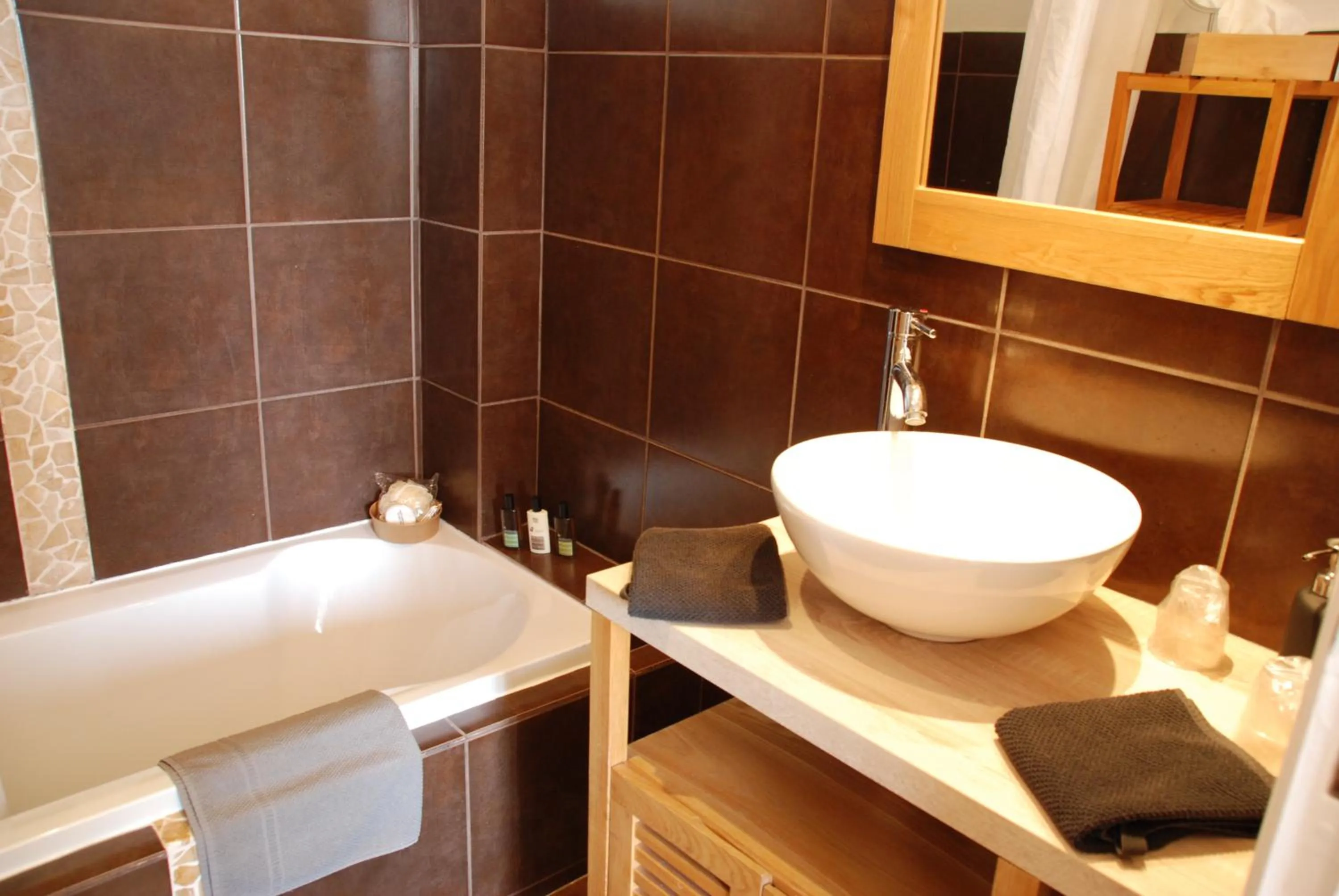 Bathroom in Hotel L'Orangeraie