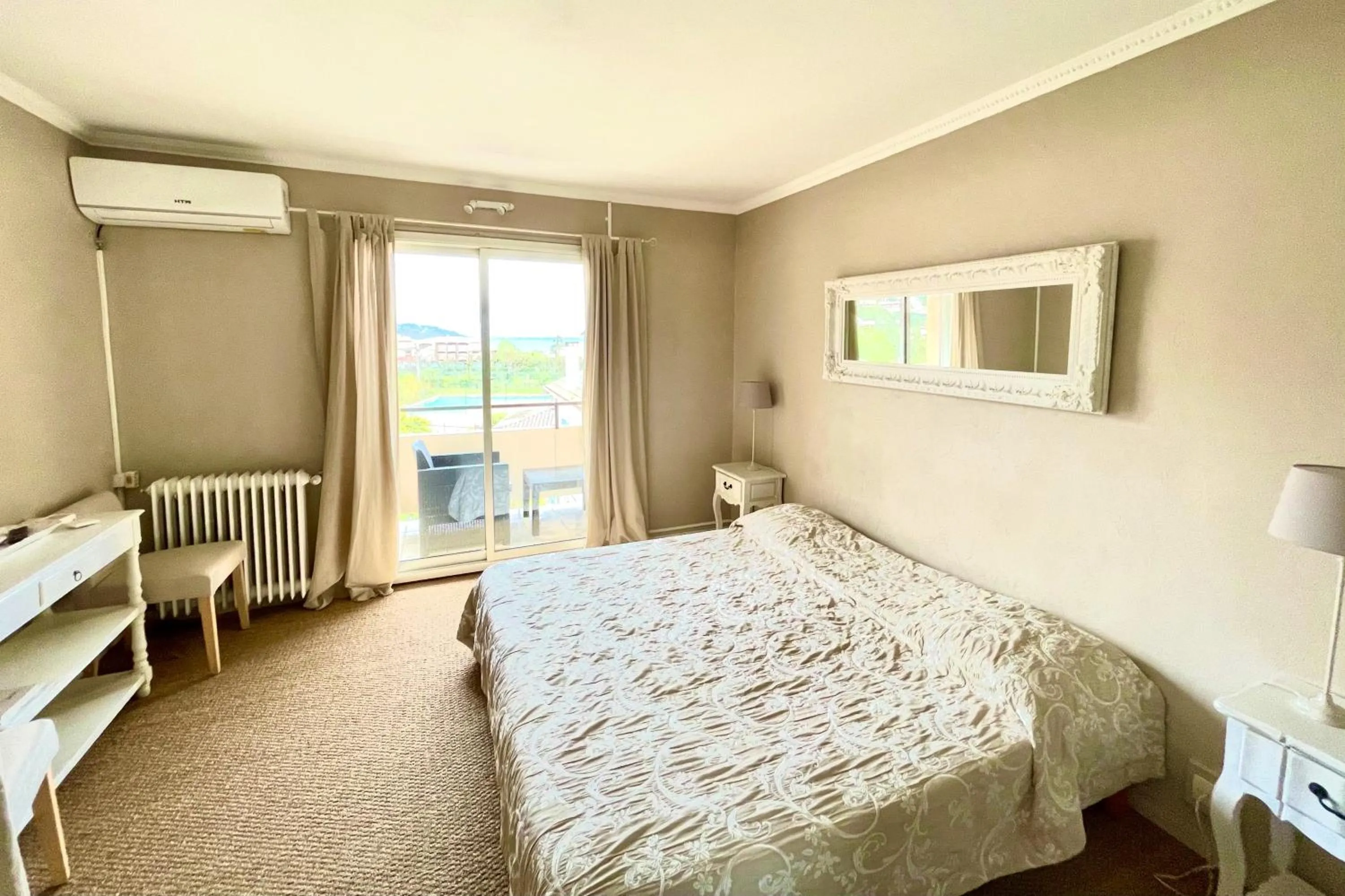 Photo of the whole room, Bed in Hotel L'Orangeraie