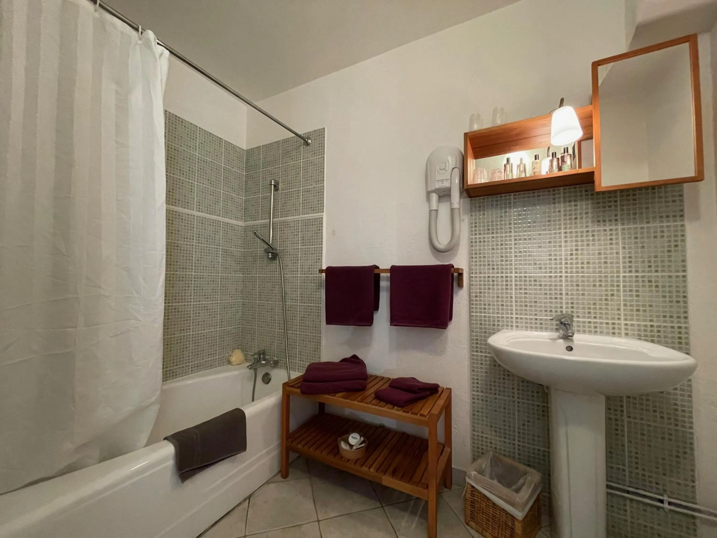 Bathroom in Hotel L'Orangeraie