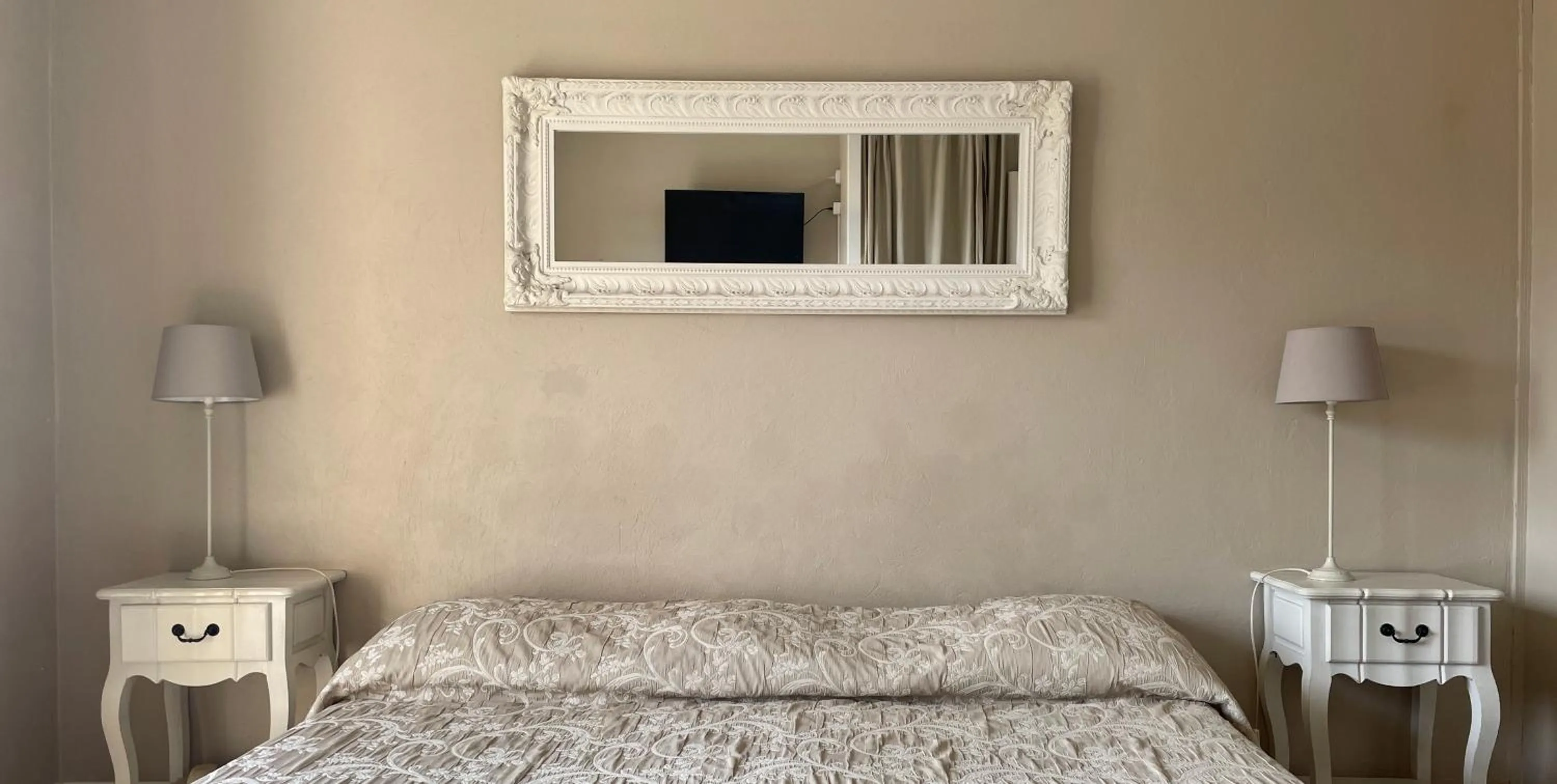 Bed in Hotel L'Orangeraie