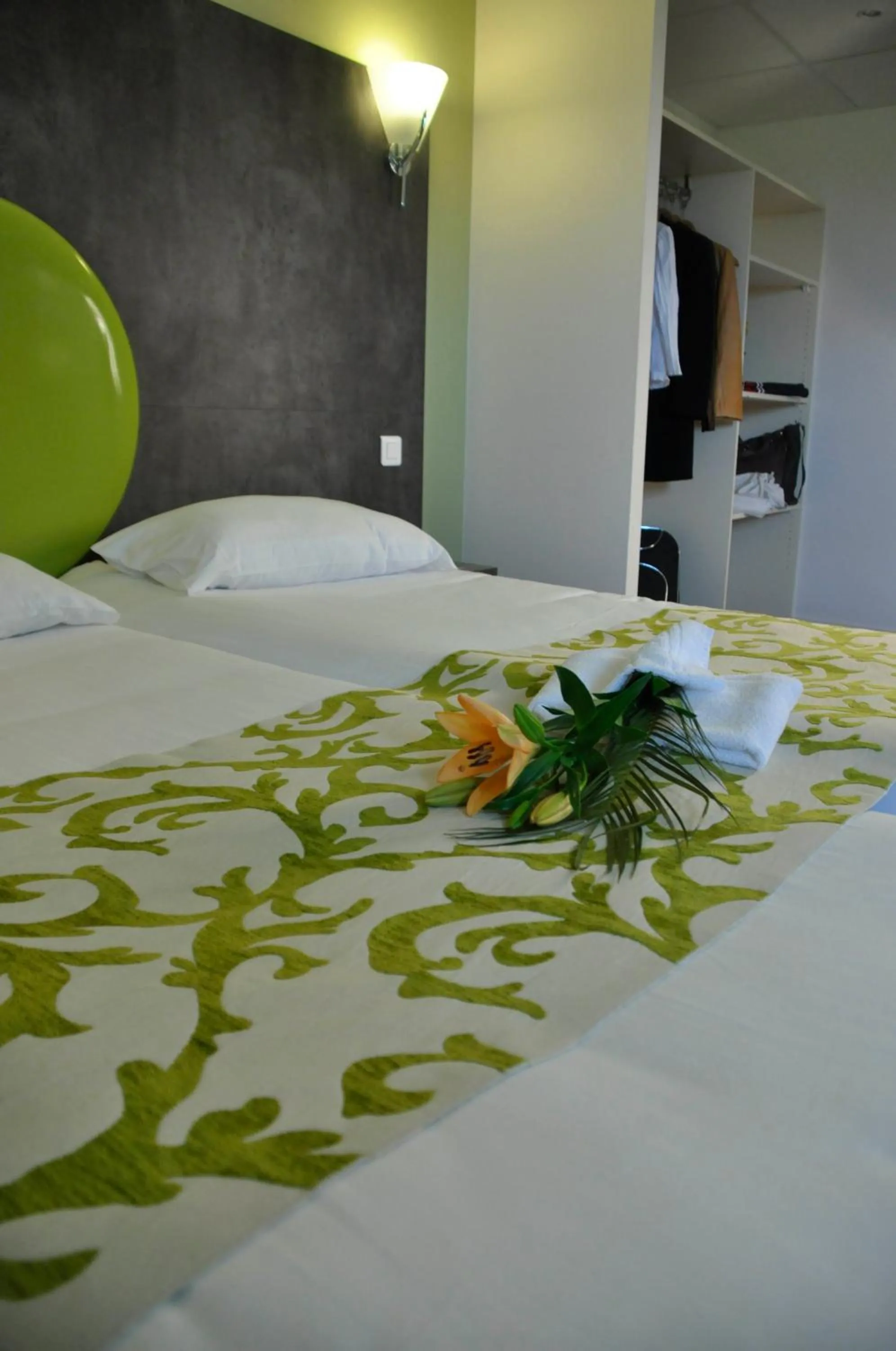 Bed in BRIT HOTEL CONFORT ALEXIA - La Souterraine