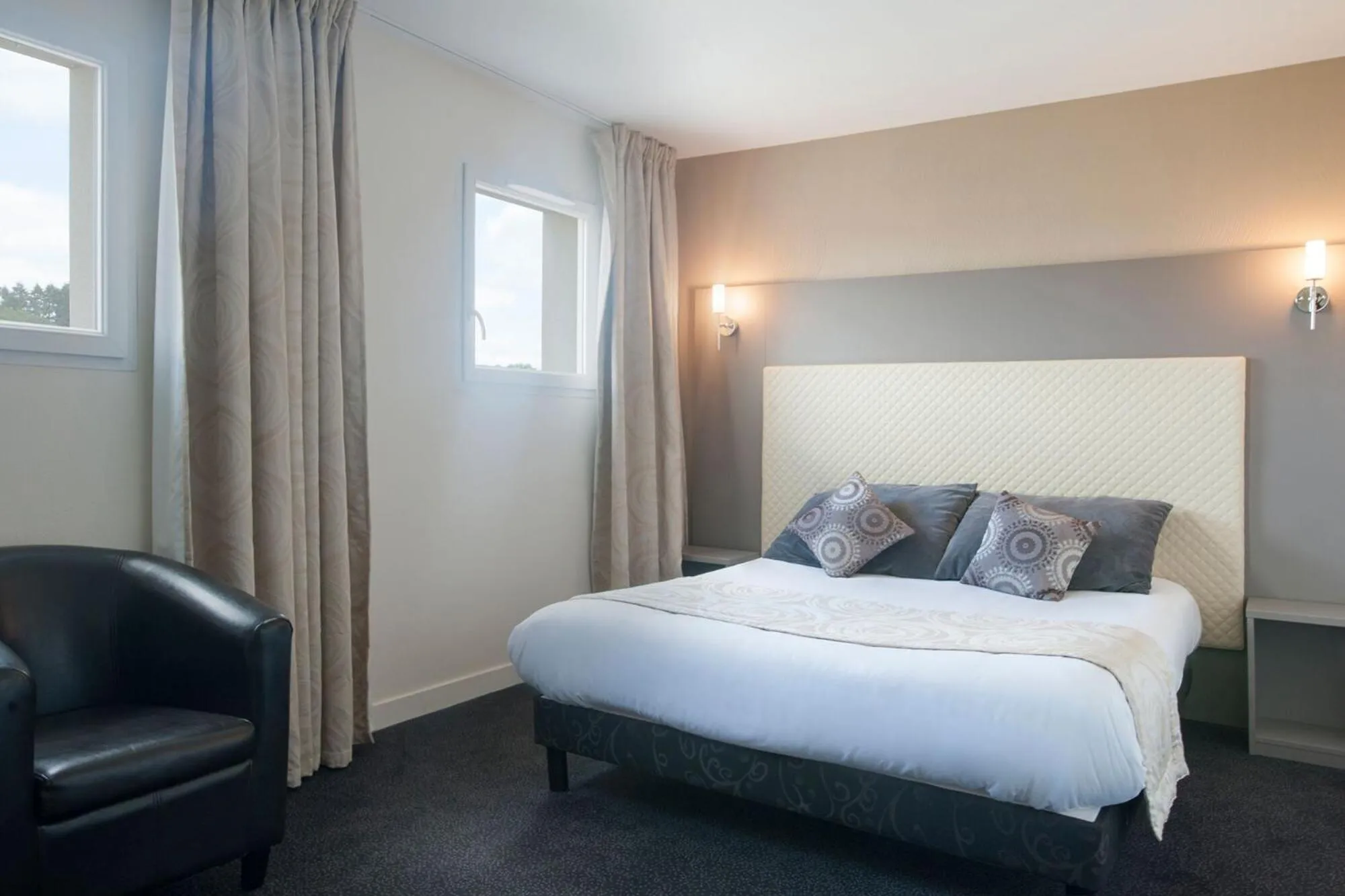 Bed in BRIT HOTEL CONFORT ALEXIA - La Souterraine