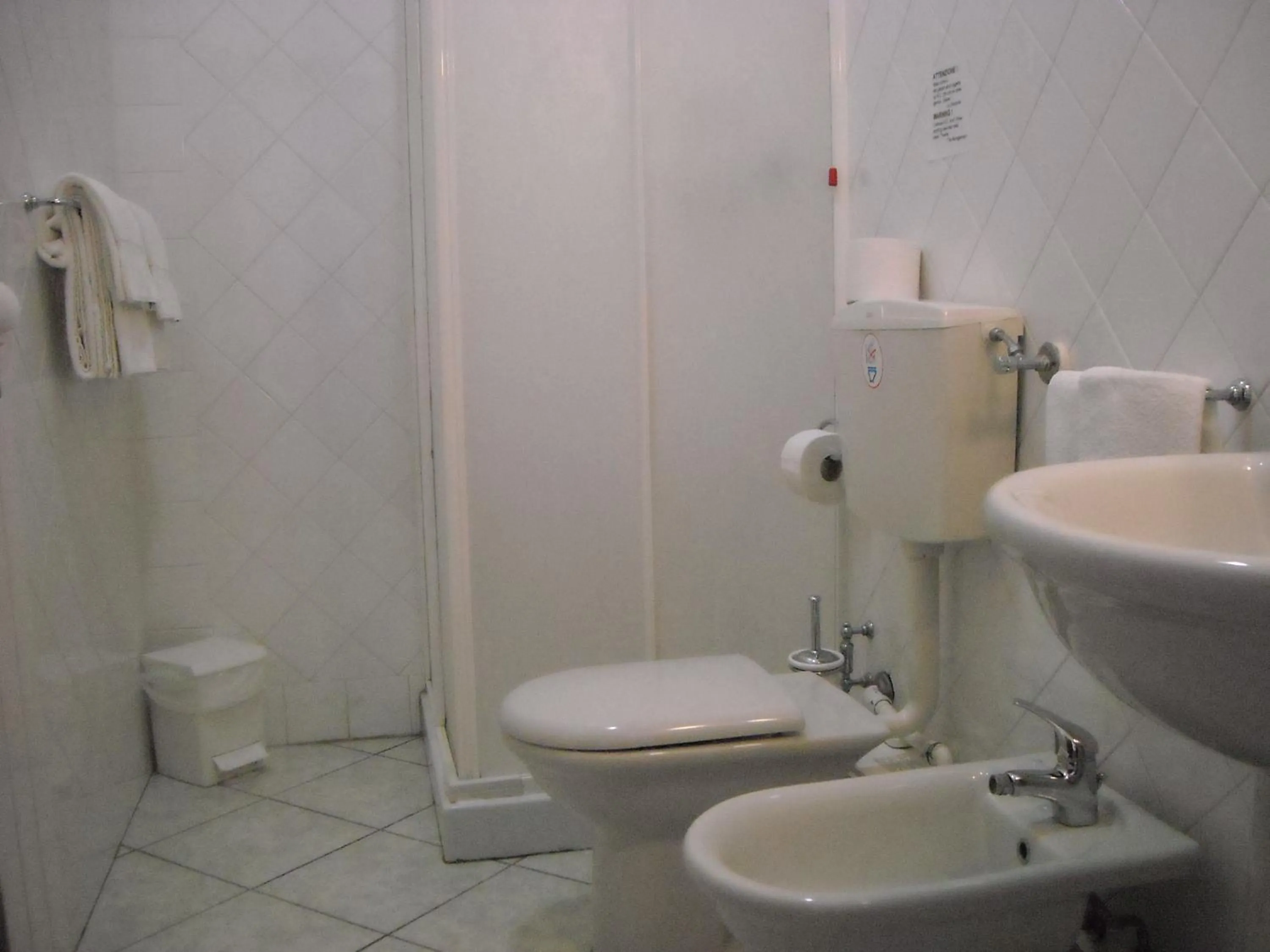 Bathroom in Albergo La Posta Arezzo