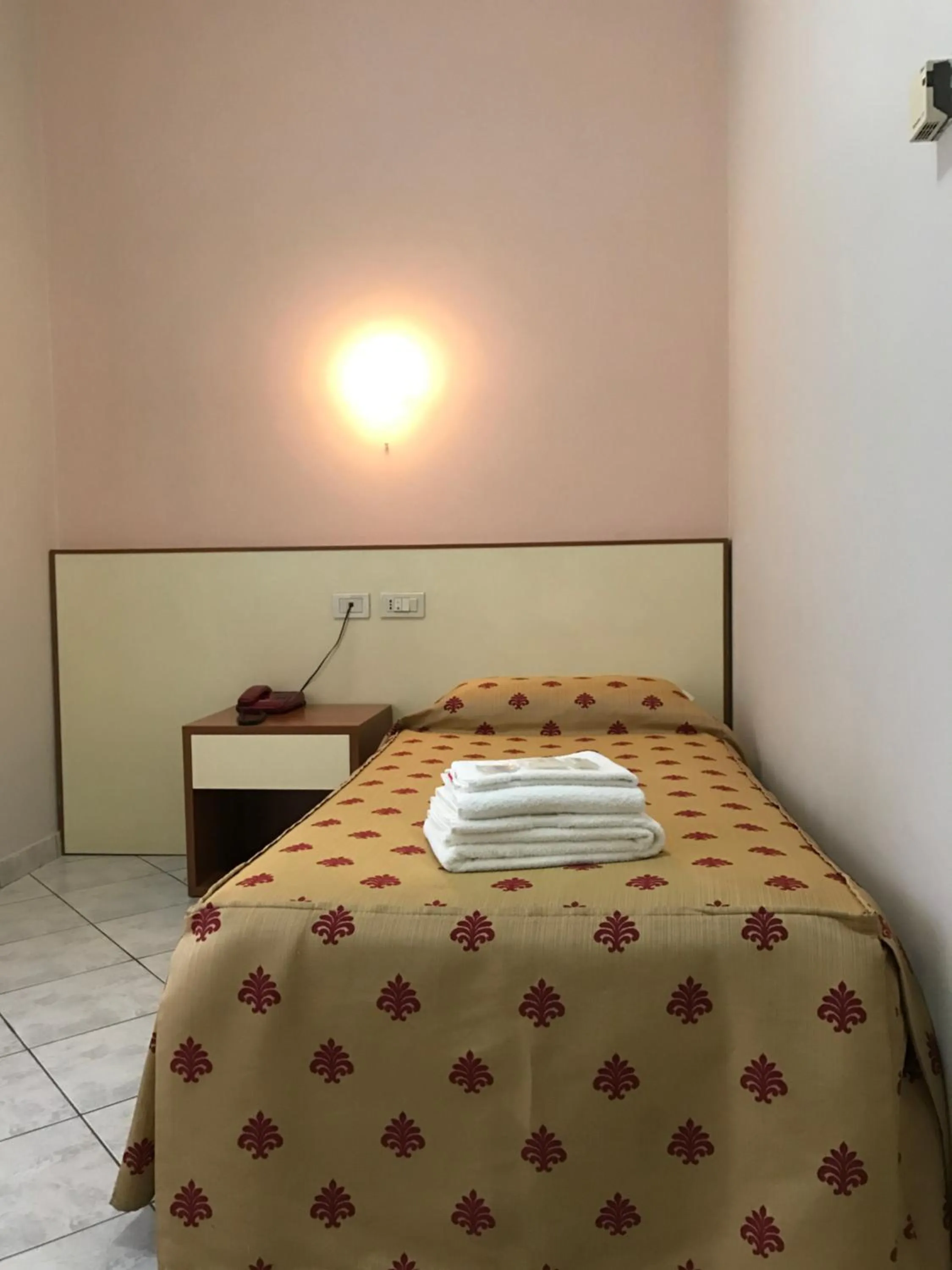 Photo of the whole room, Bed in Albergo La Posta Arezzo