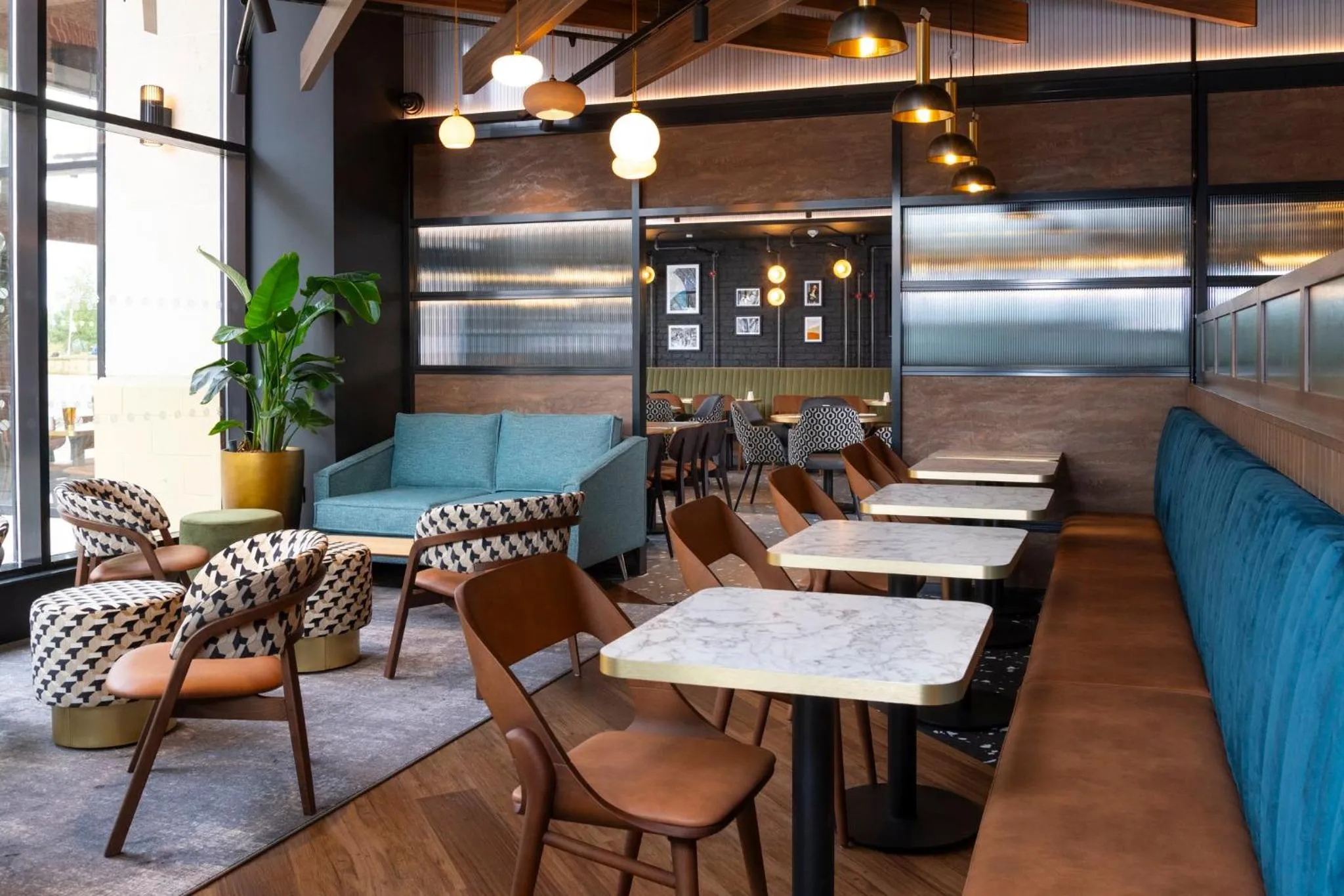 Lounge or bar in Holiday Inn Derby Riverlights by IHG