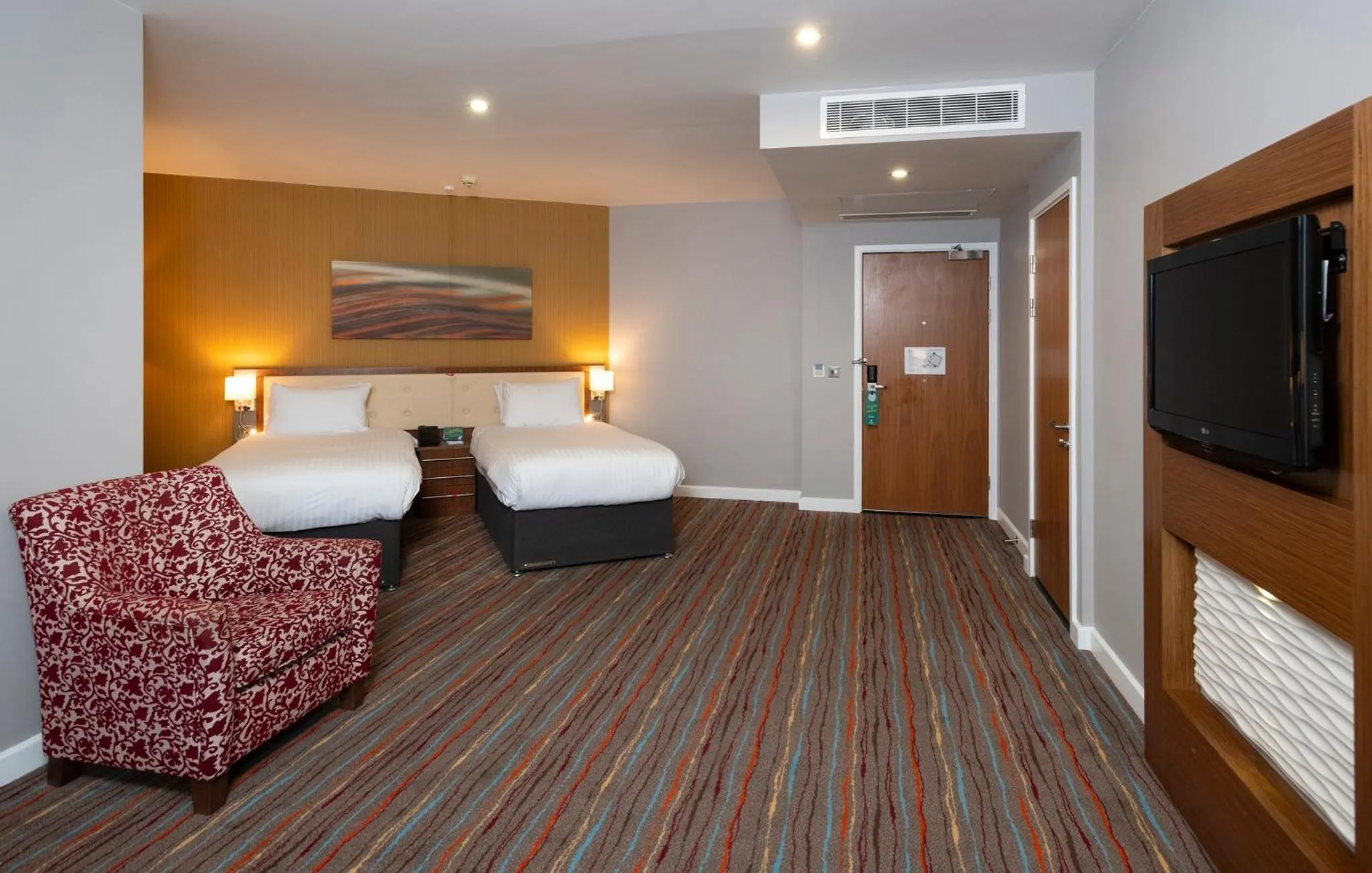 Photo of the whole room, Bed in Holiday Inn Derby Riverlights by IHG