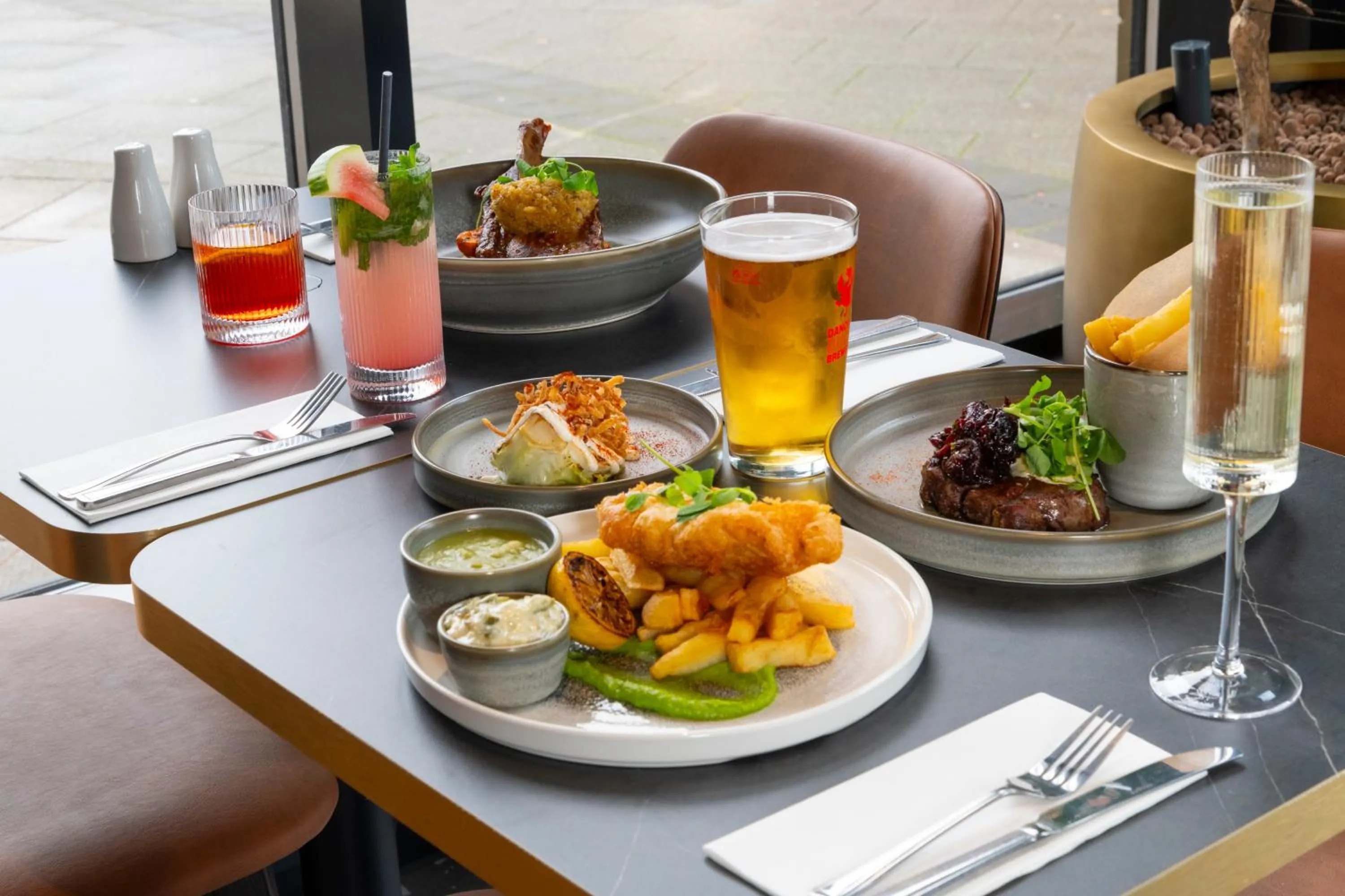 Restaurant/places to eat in Holiday Inn Derby Riverlights by IHG