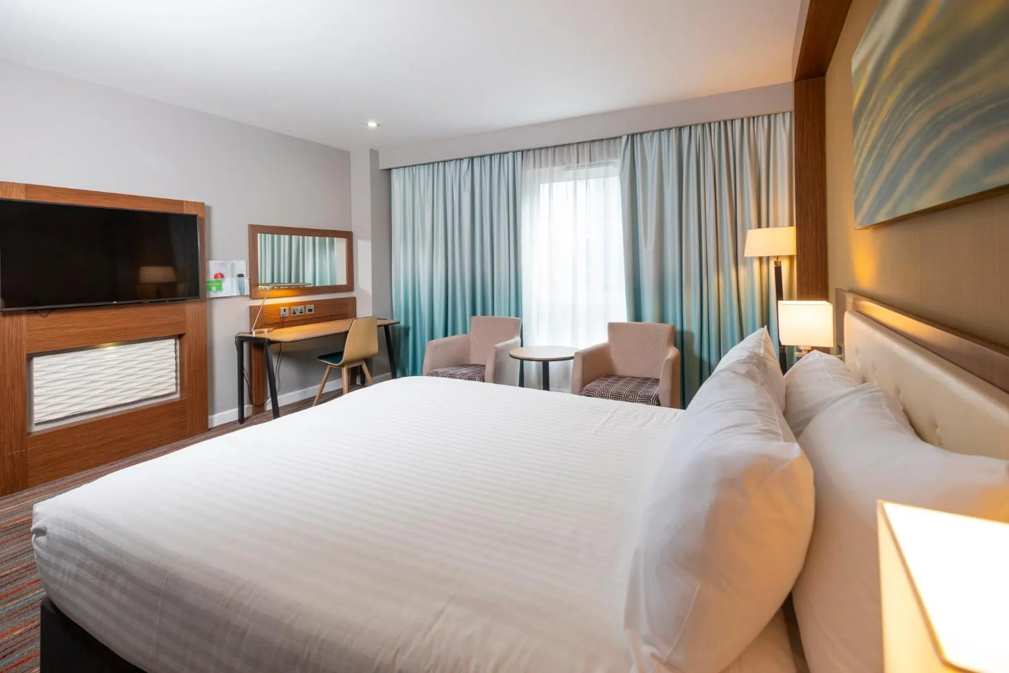 Photo of the whole room, Bed in Holiday Inn Derby Riverlights by IHG