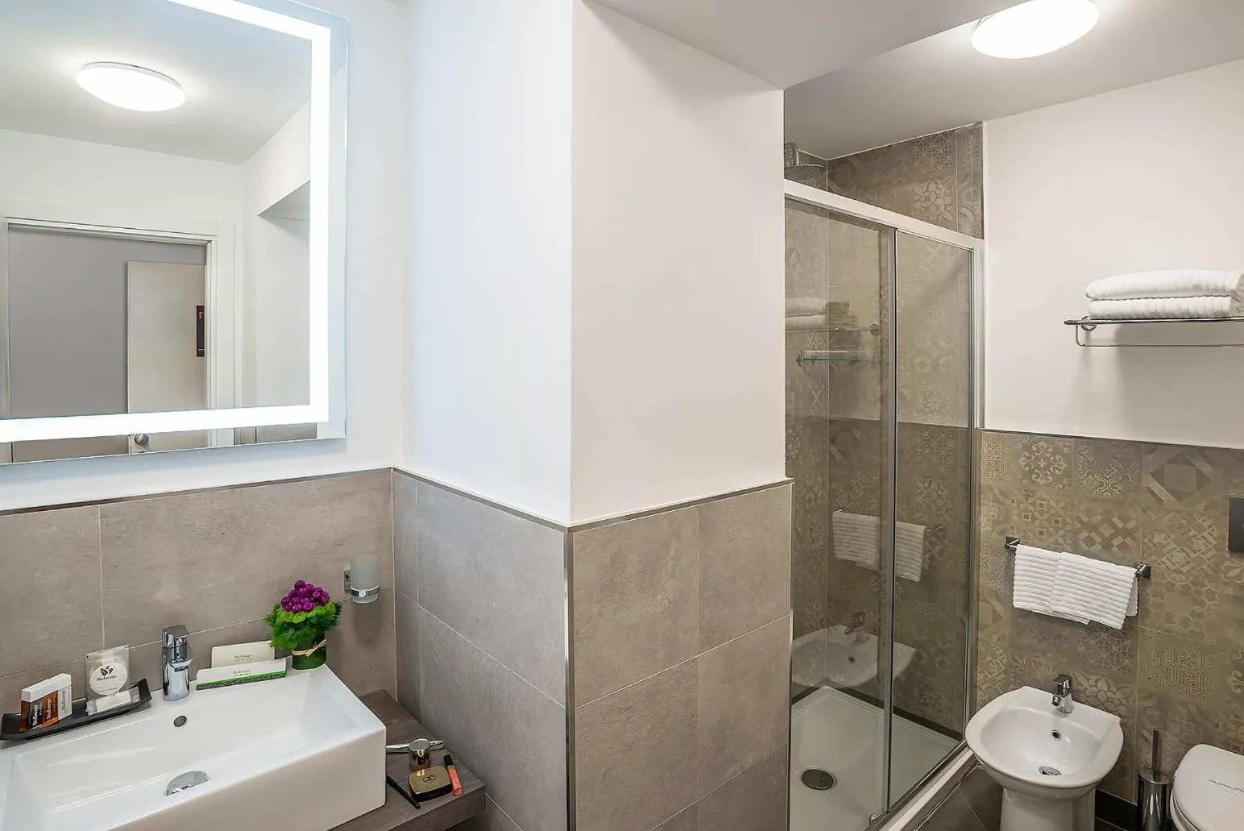 Bathroom in Navona Essence Hotel