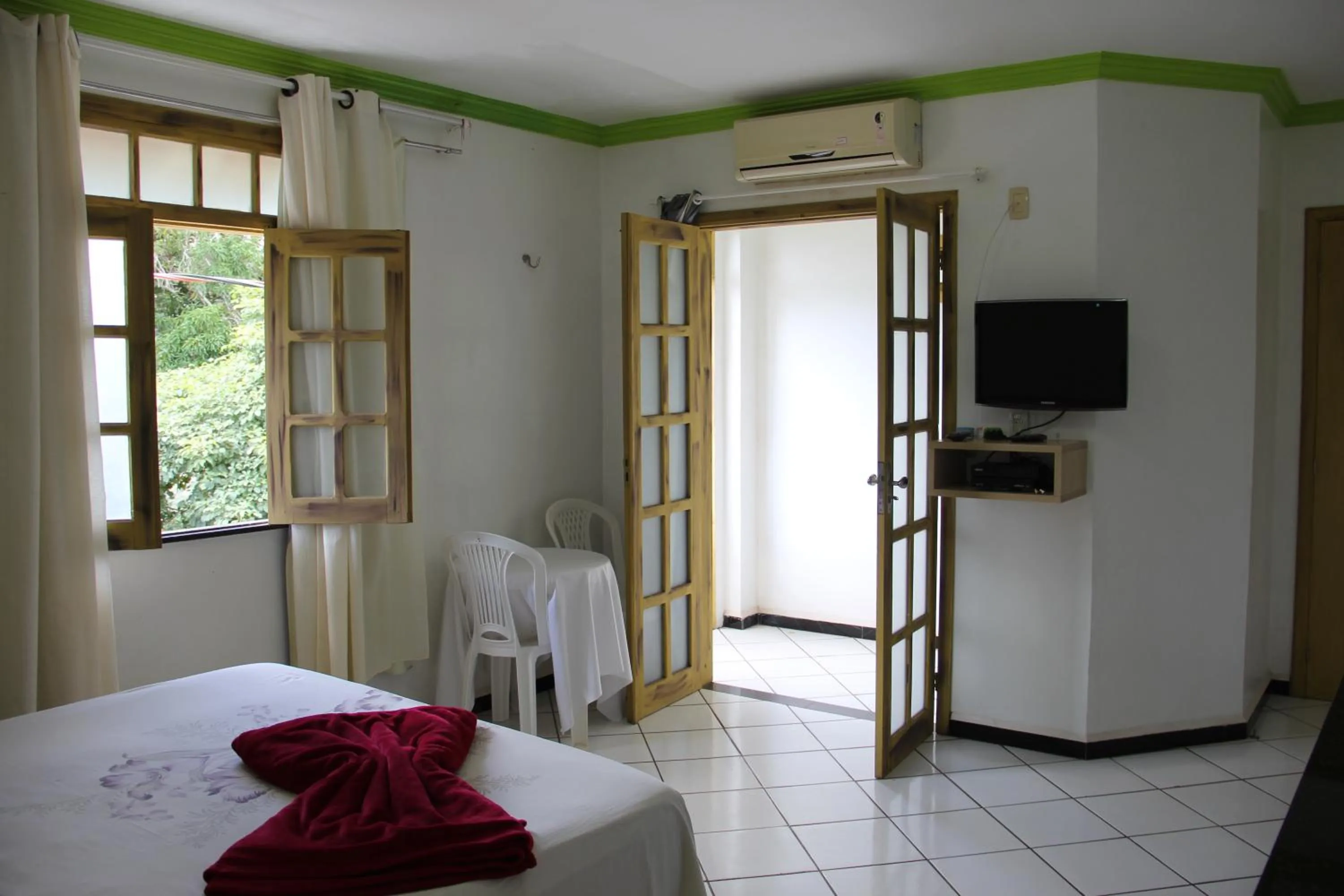Photo of the whole room, Bed in Pousada do Mingote