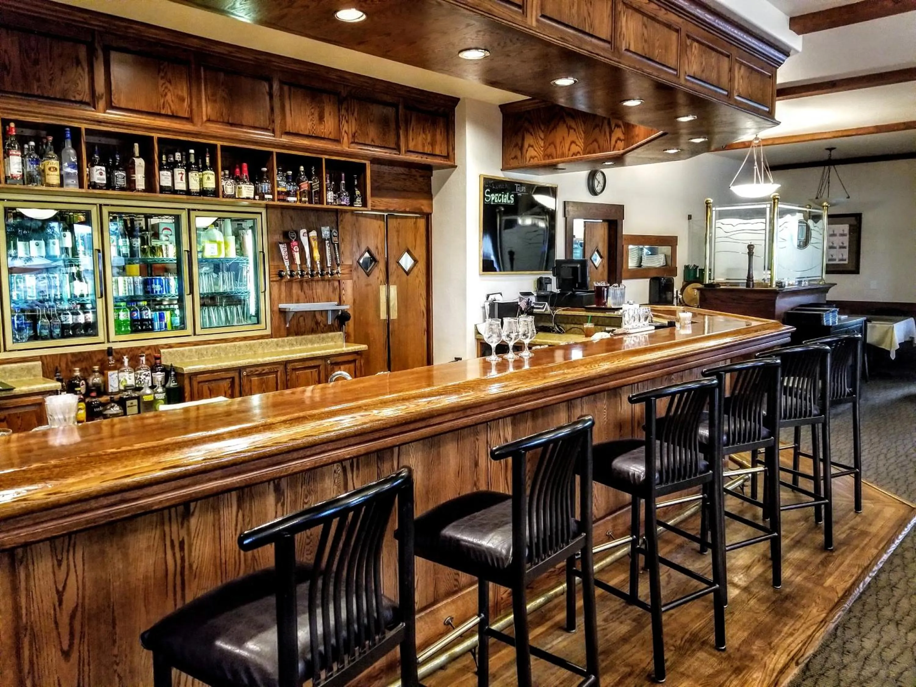 Food and drinks in Resort at Eagle Point Golf Club Lodging