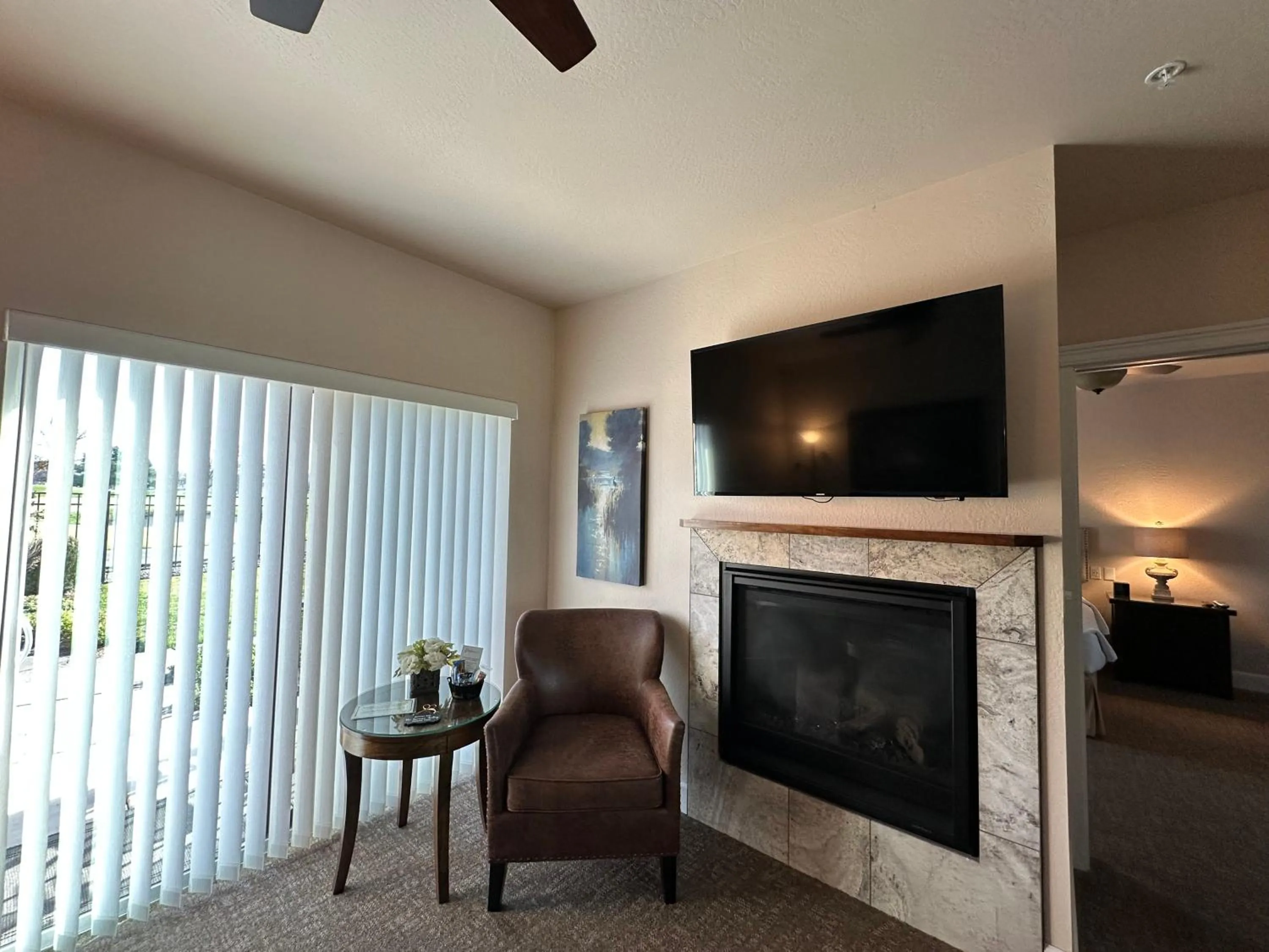 TV and multimedia in Resort at Eagle Point Golf Club Lodging