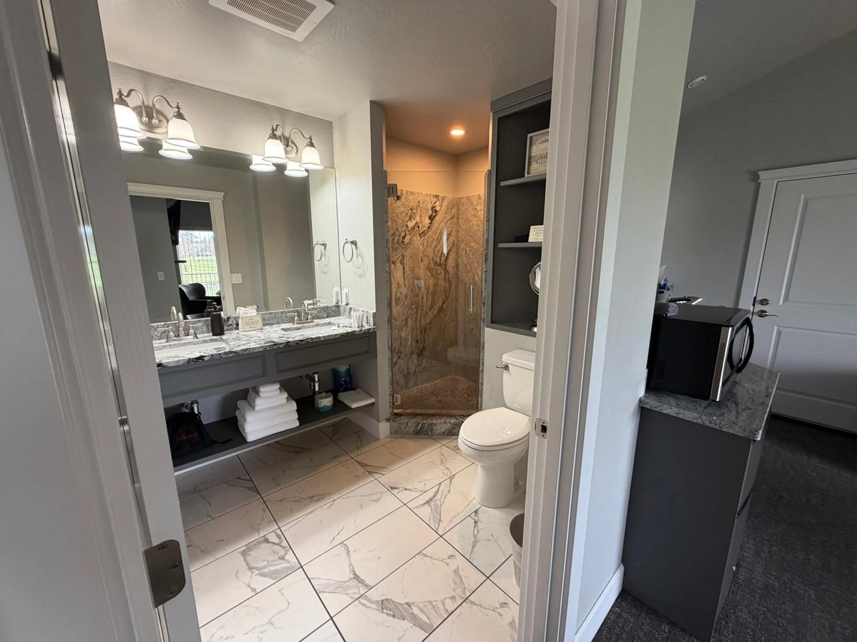 Shower in Resort at Eagle Point Golf Club Lodging