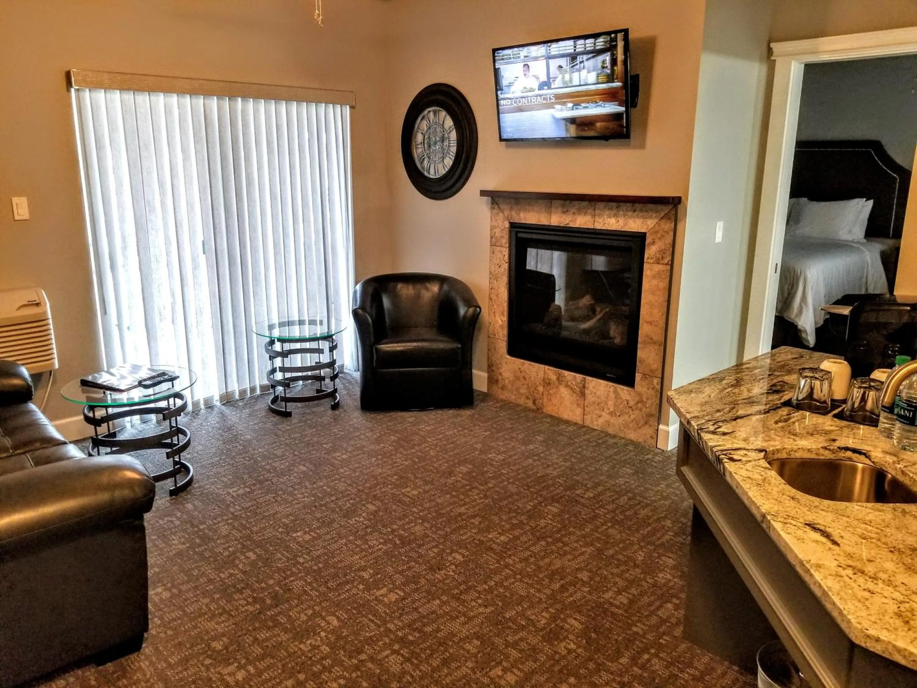 Living room in Resort at Eagle Point Golf Club Lodging